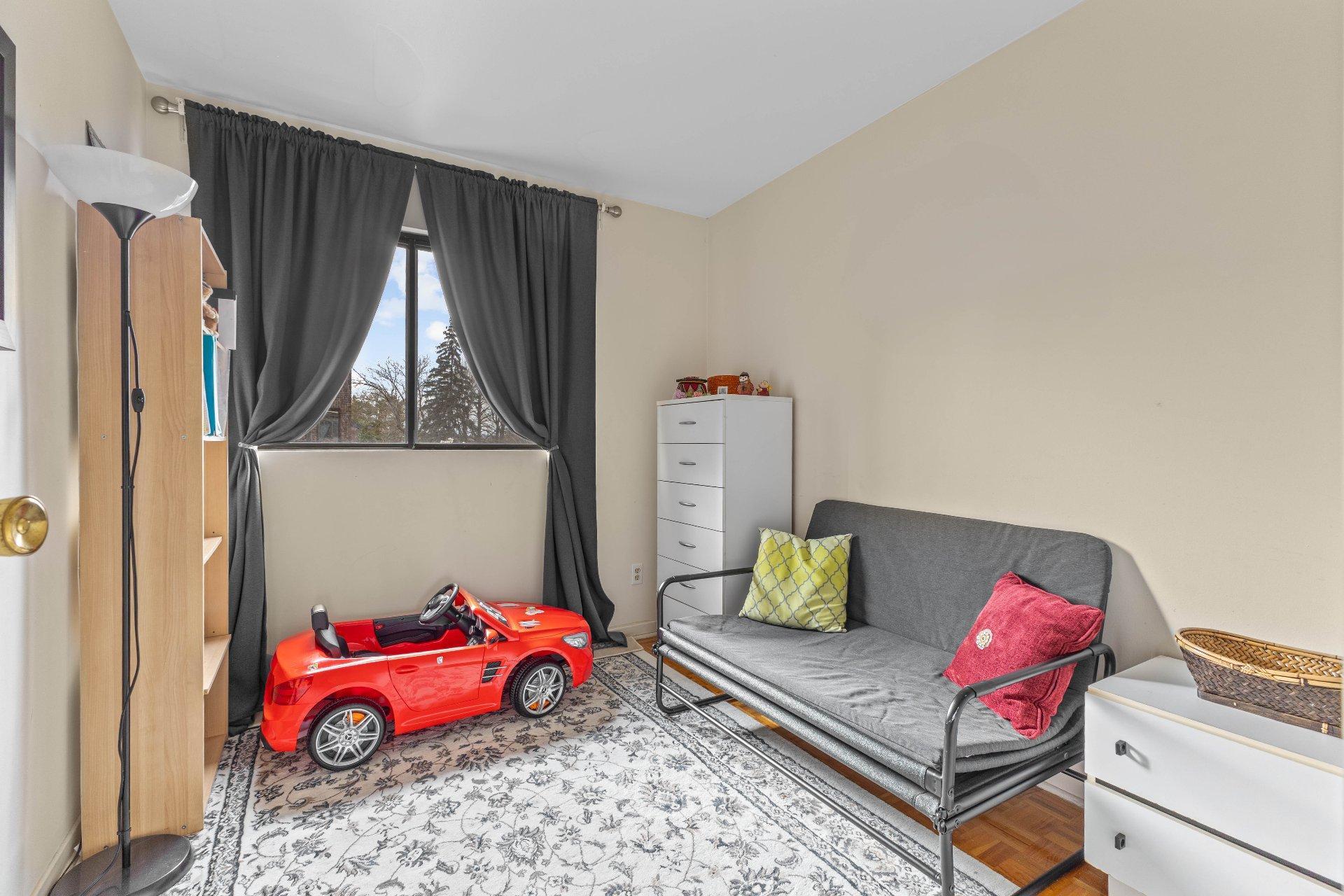 









953Z


Place Soulanges

,
Brossard,




QC
J4X1L8

