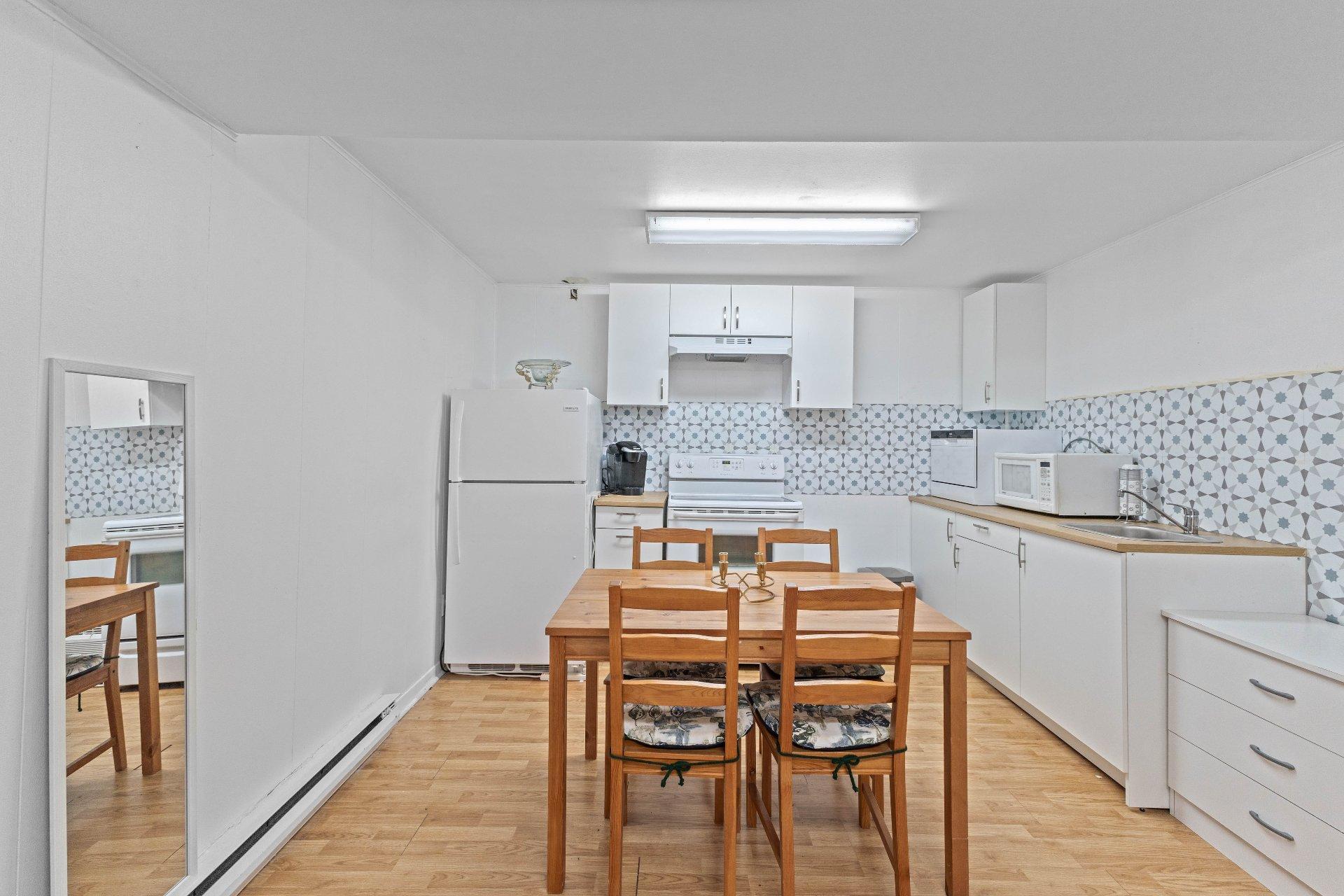 









953Z


Place Soulanges

,
Brossard,




QC
J4X1L8

