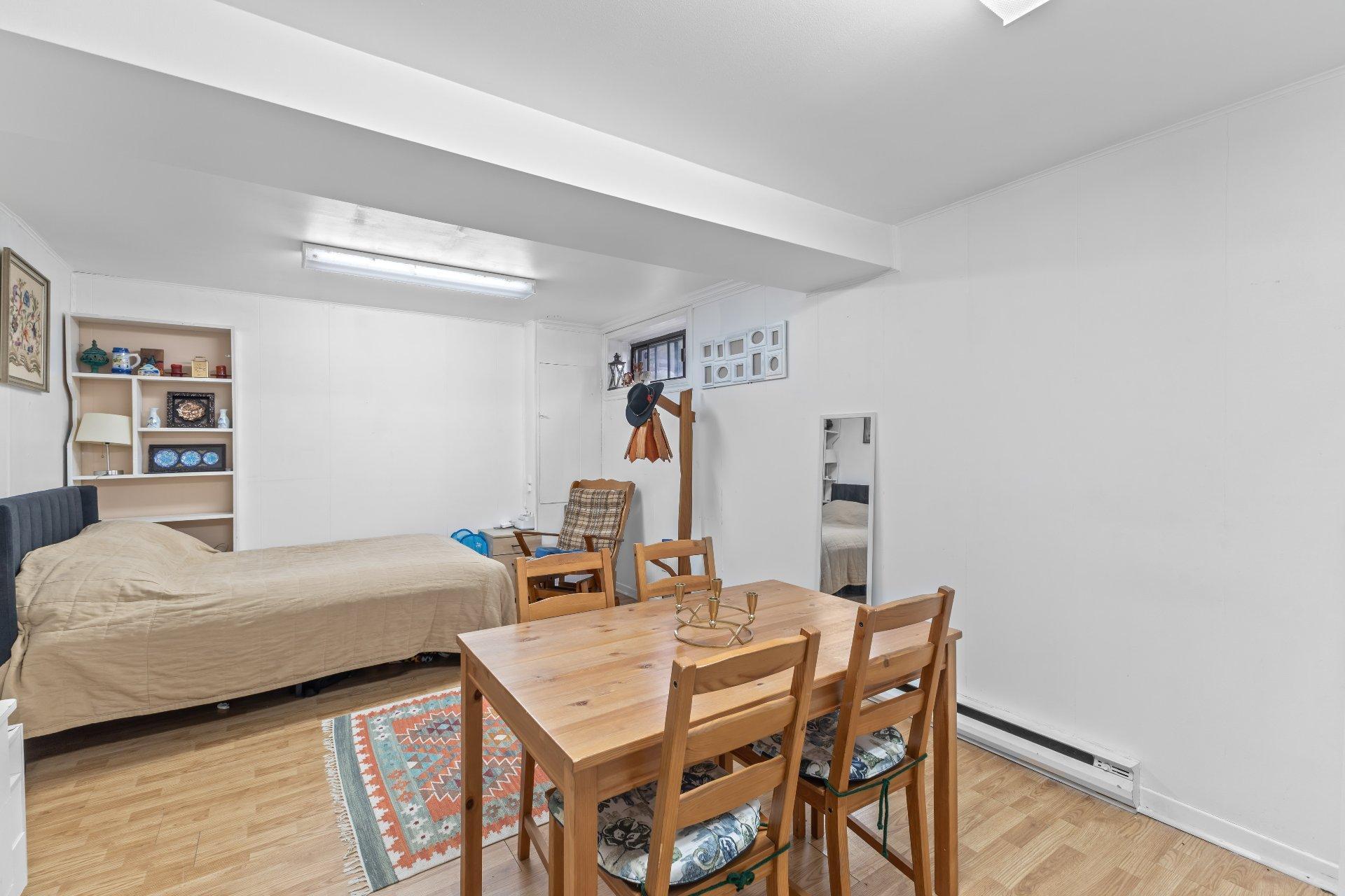 









953Z


Place Soulanges

,
Brossard,




QC
J4X1L8

