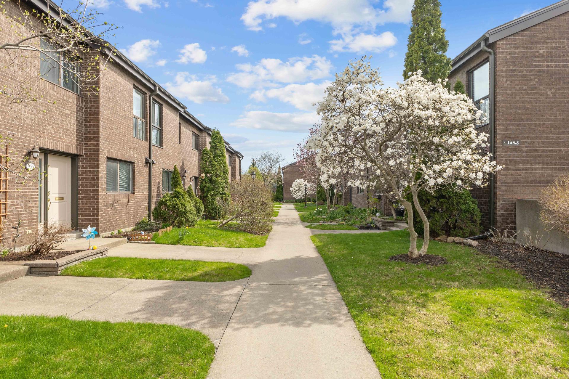 









953Z


Place Soulanges

,
Brossard,




QC
J4X1L8

