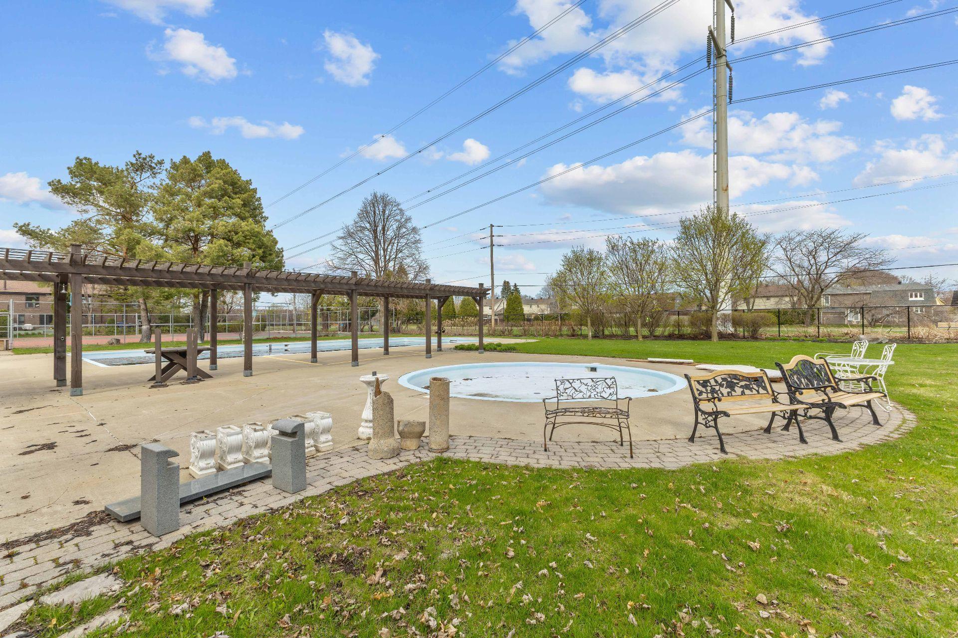 









953Z


Place Soulanges

,
Brossard,




QC
J4X1L8

