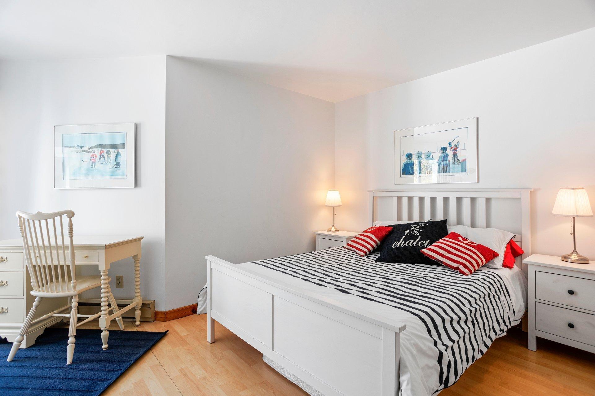 









232


Ch. de Chambord

,
Saint-Adolphe-d'Howard,




QC
J0T2B0


