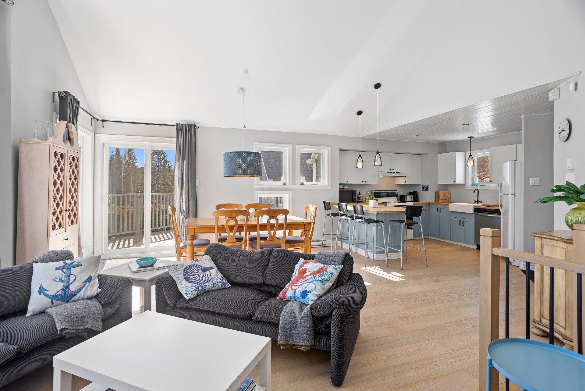 









232


Ch. de Chambord

,
Saint-Adolphe-d'Howard,




QC
J0T2B0

