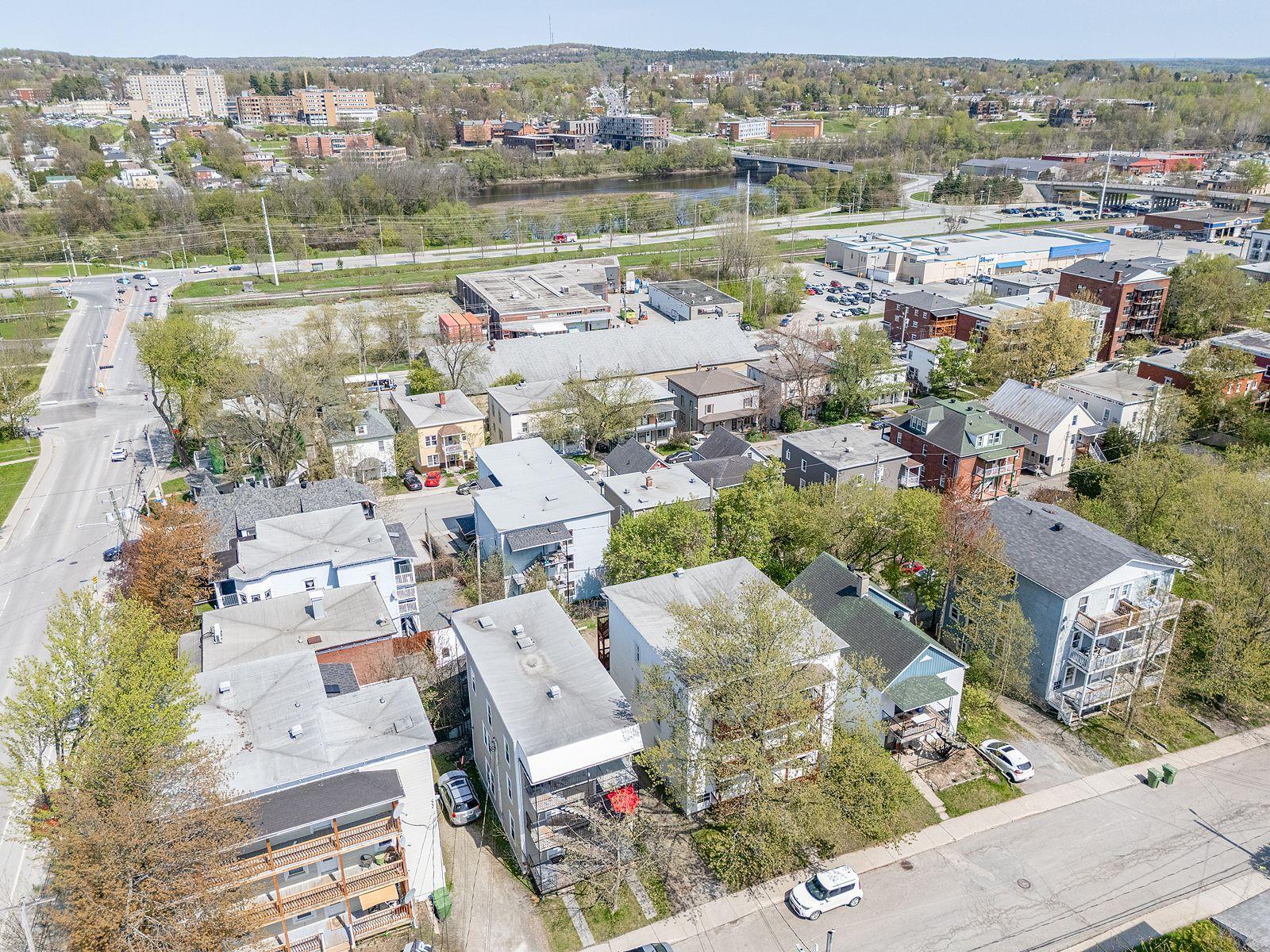 









331

 - 335


Rue Laurier

,
Sherbrooke (Les Nations),




QC
J1H4Z6

