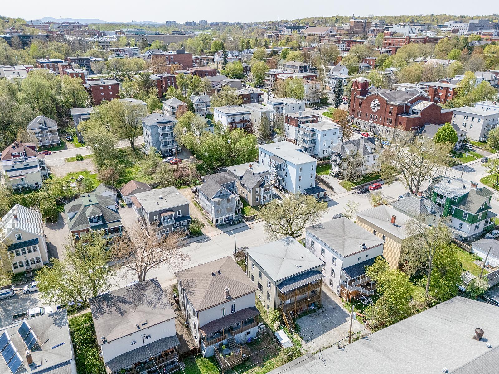 









331

 - 335


Rue Laurier

,
Sherbrooke (Les Nations),




QC
J1H4Z6

