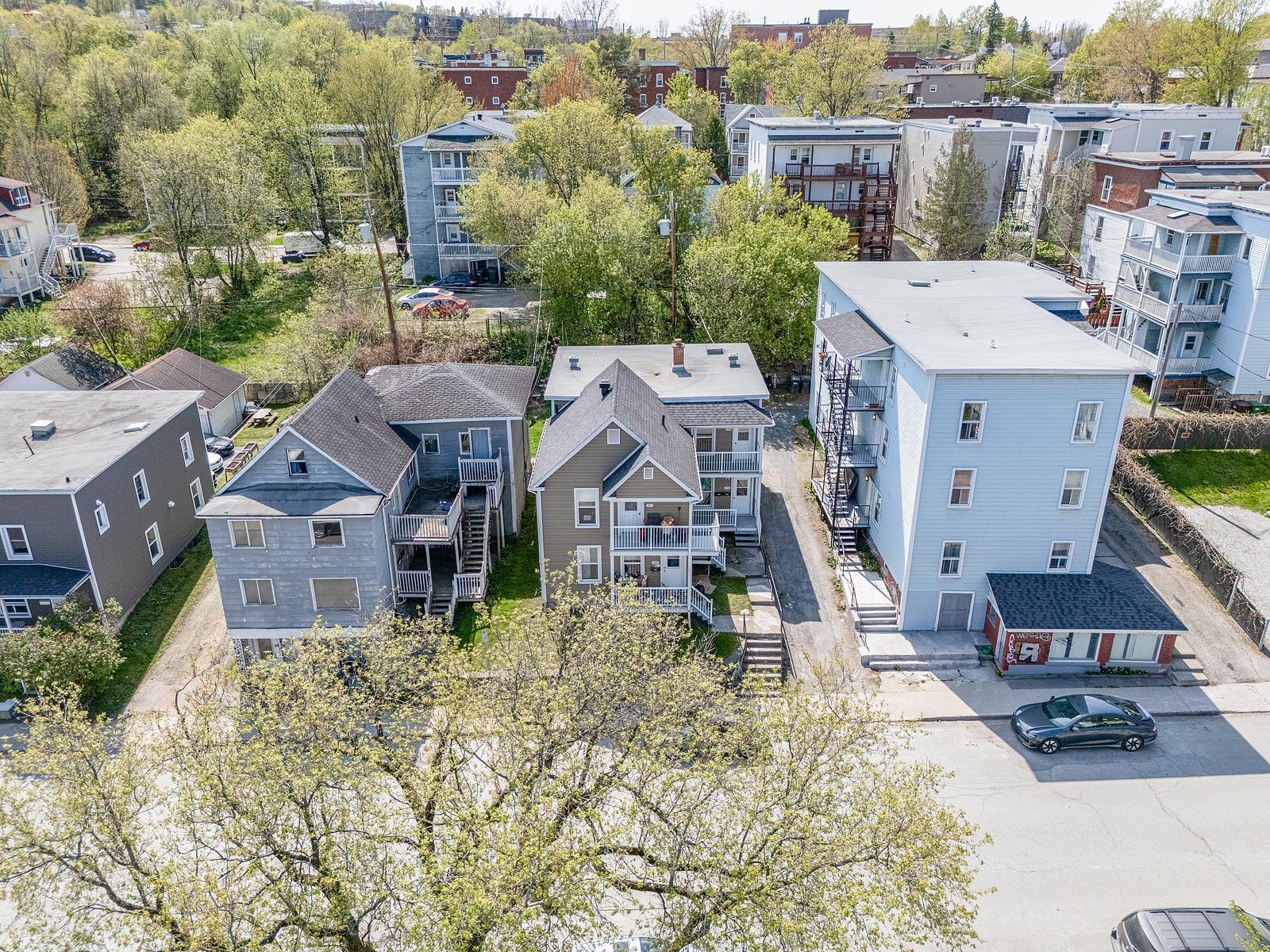 









331

 - 335


Rue Laurier

,
Sherbrooke (Les Nations),




QC
J1H4Z6

