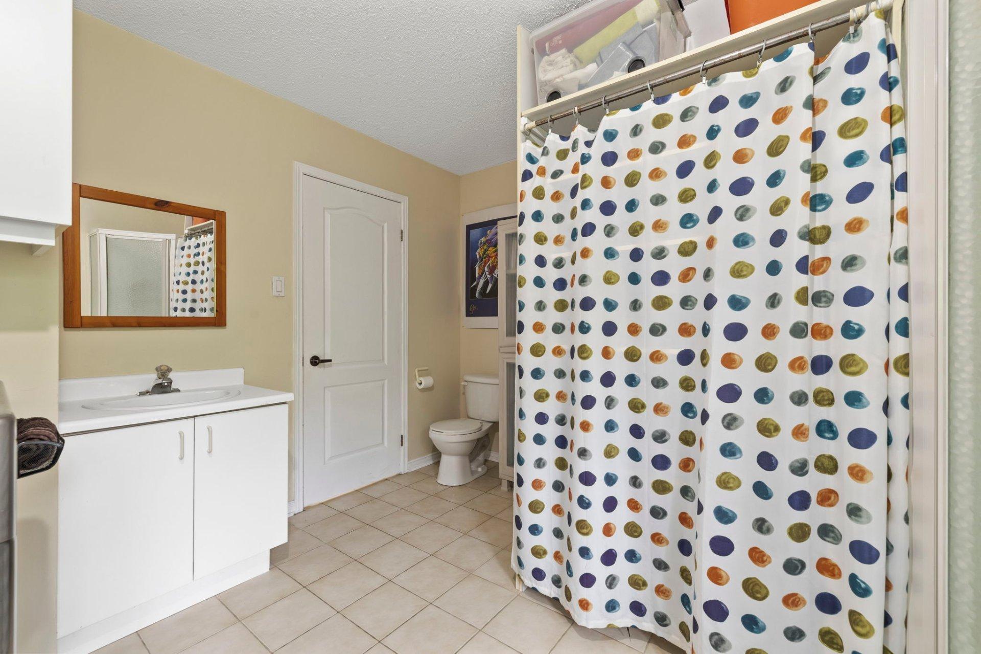 









32


Ch. Wallace

,
Chelsea,




QC
J9B1M6

