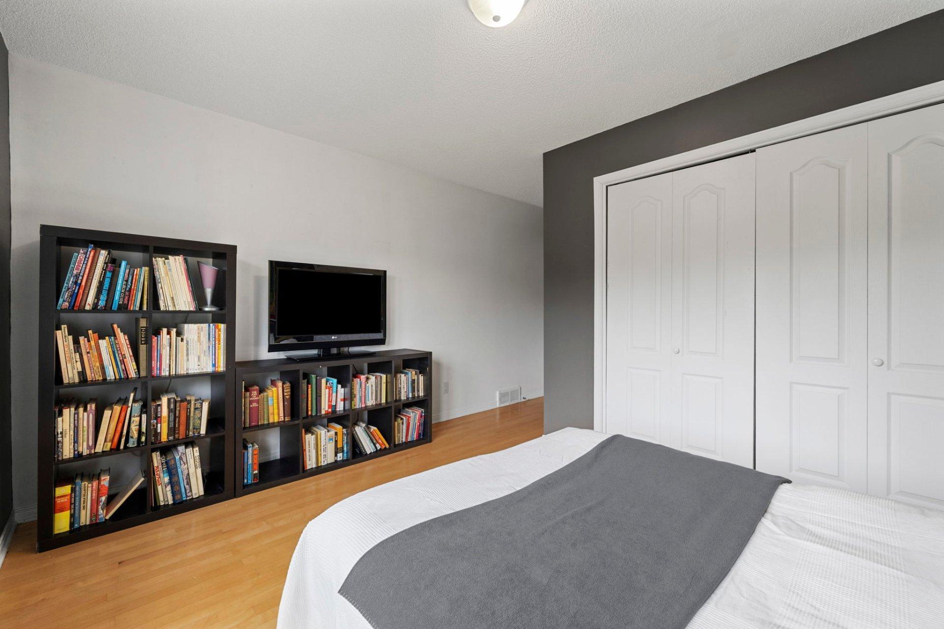 









32


Ch. Wallace

,
Chelsea,




QC
J9B1M6

