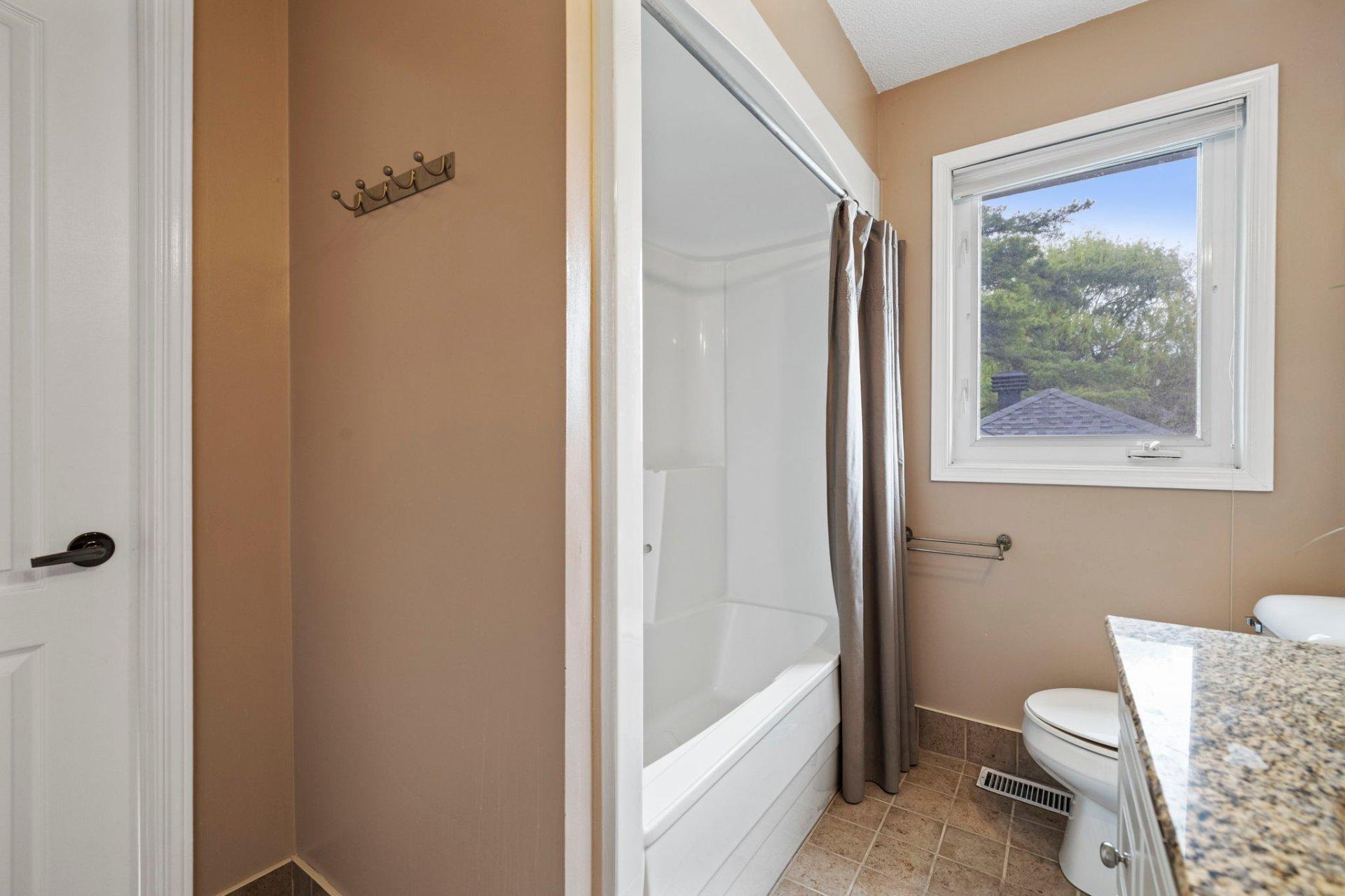 









32


Ch. Wallace

,
Chelsea,




QC
J9B1M6

