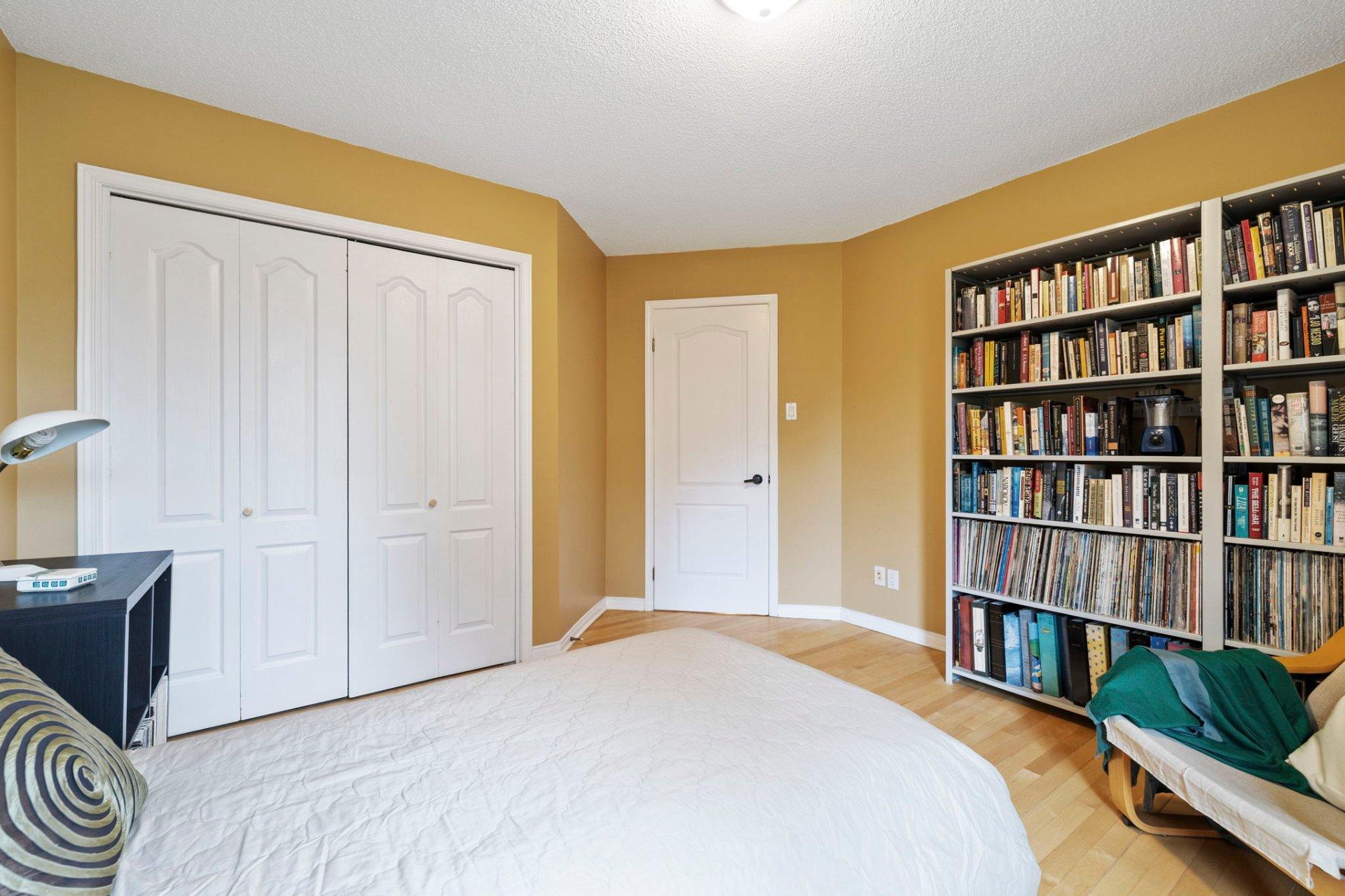 









32


Ch. Wallace

,
Chelsea,




QC
J9B1M6

