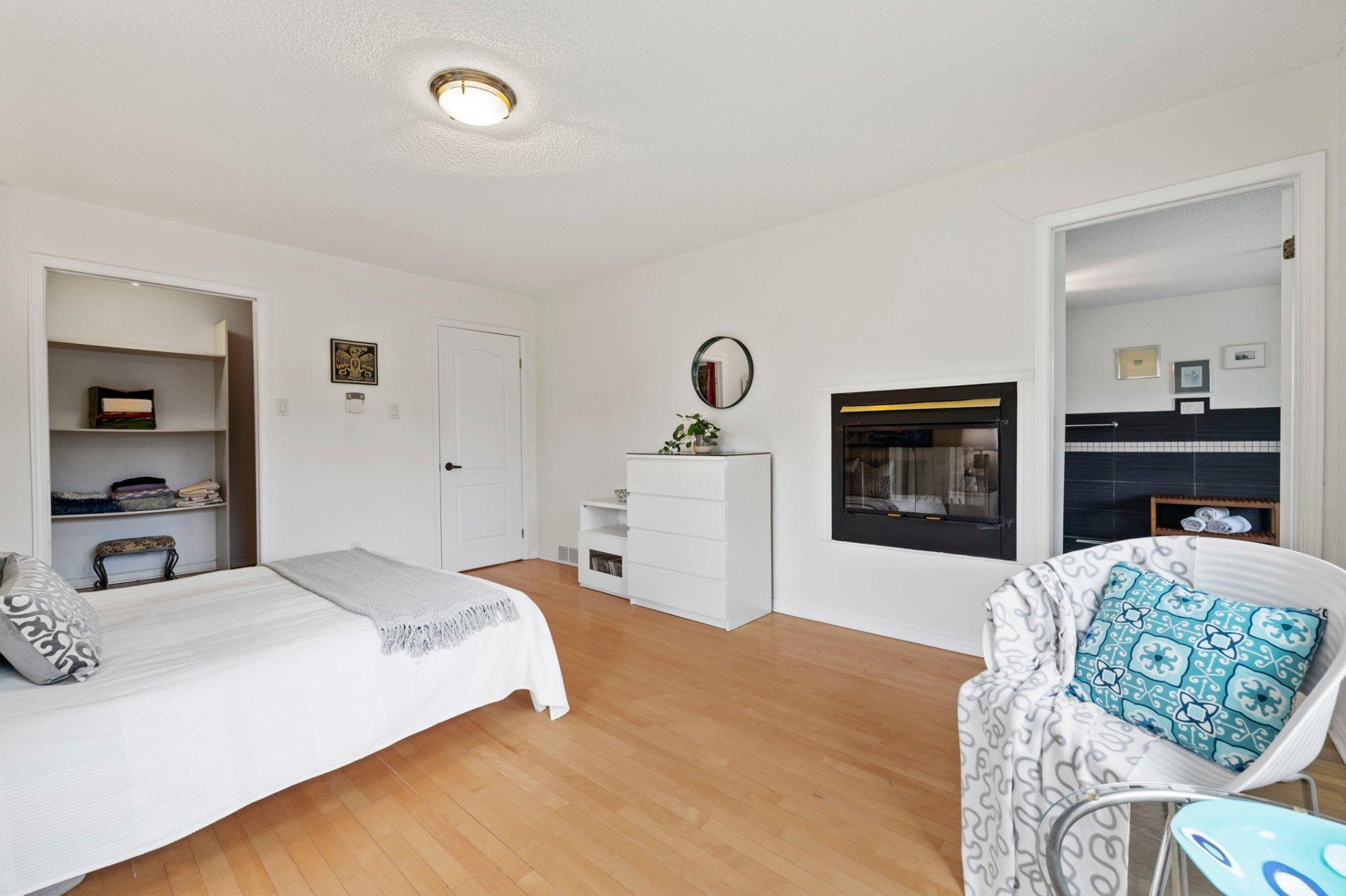 









32


Ch. Wallace

,
Chelsea,




QC
J9B1M6

