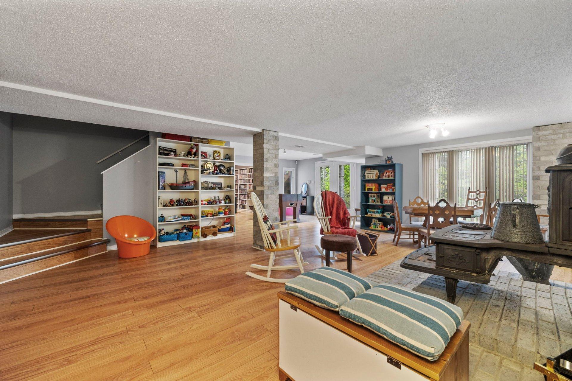 









32


Ch. Wallace

,
Chelsea,




QC
J9B1M6

