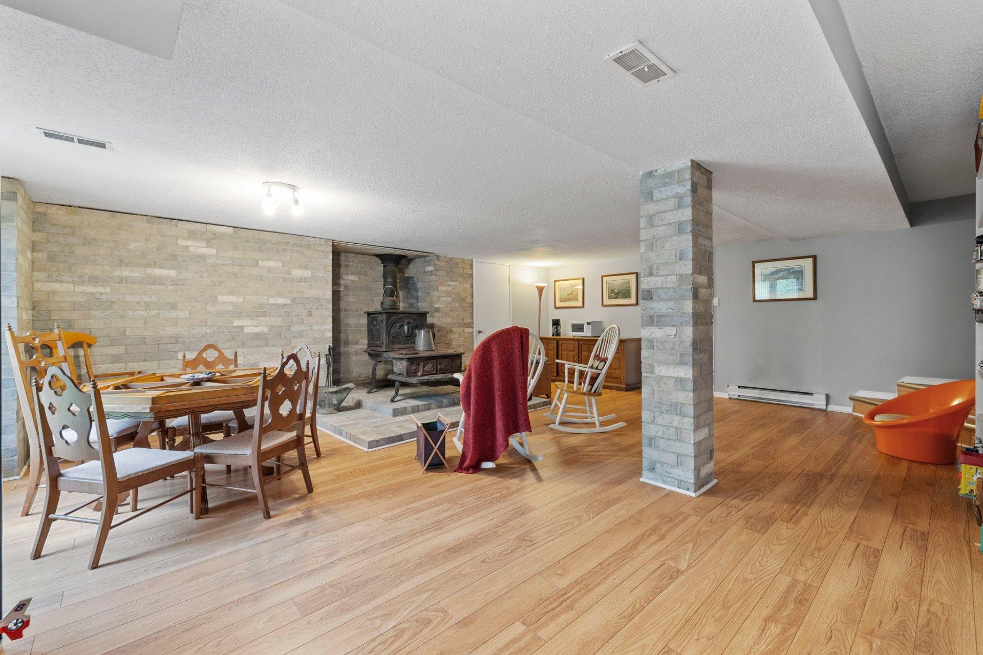 









32


Ch. Wallace

,
Chelsea,




QC
J9B1M6

