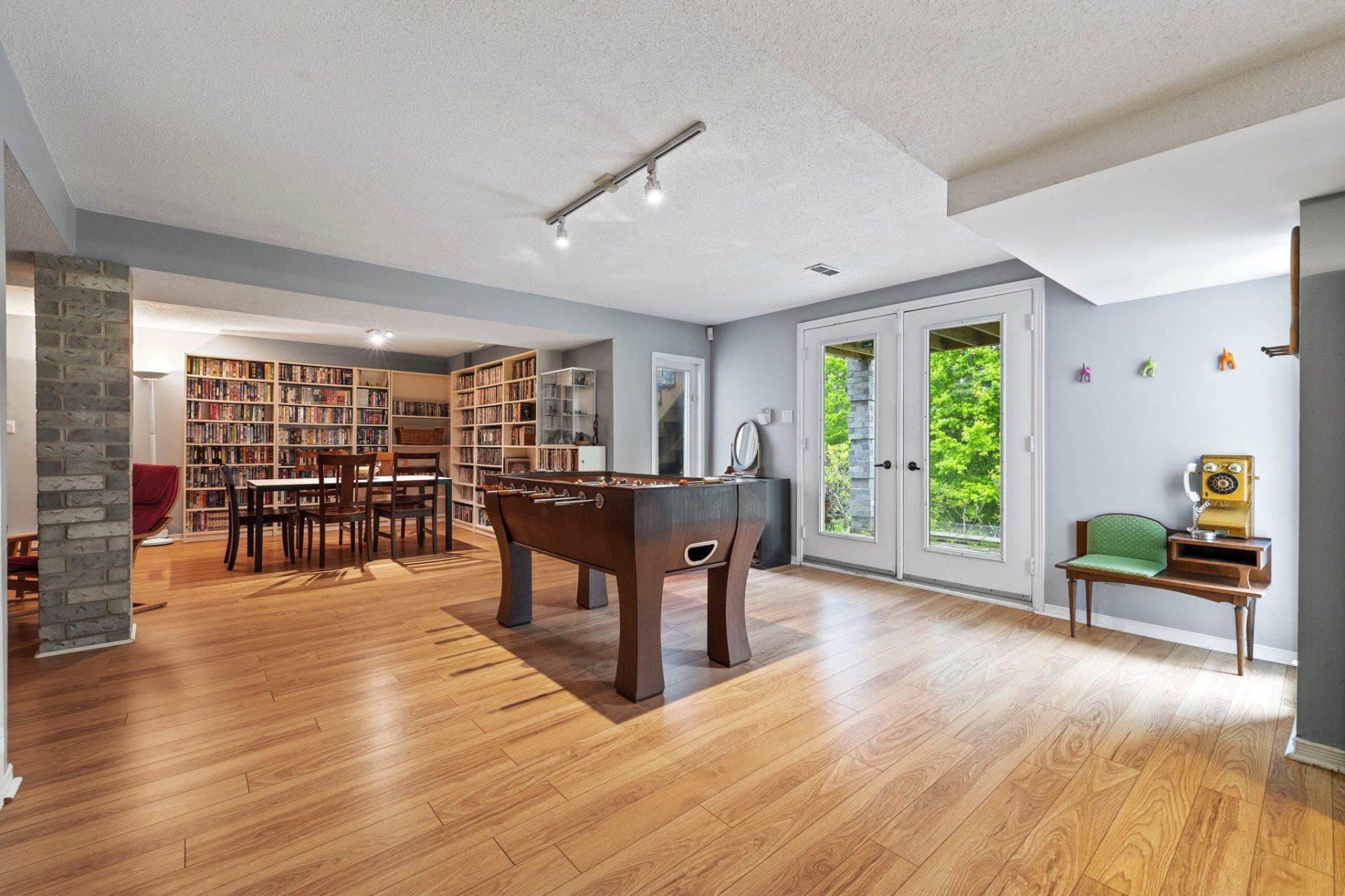 









32


Ch. Wallace

,
Chelsea,




QC
J9B1M6

