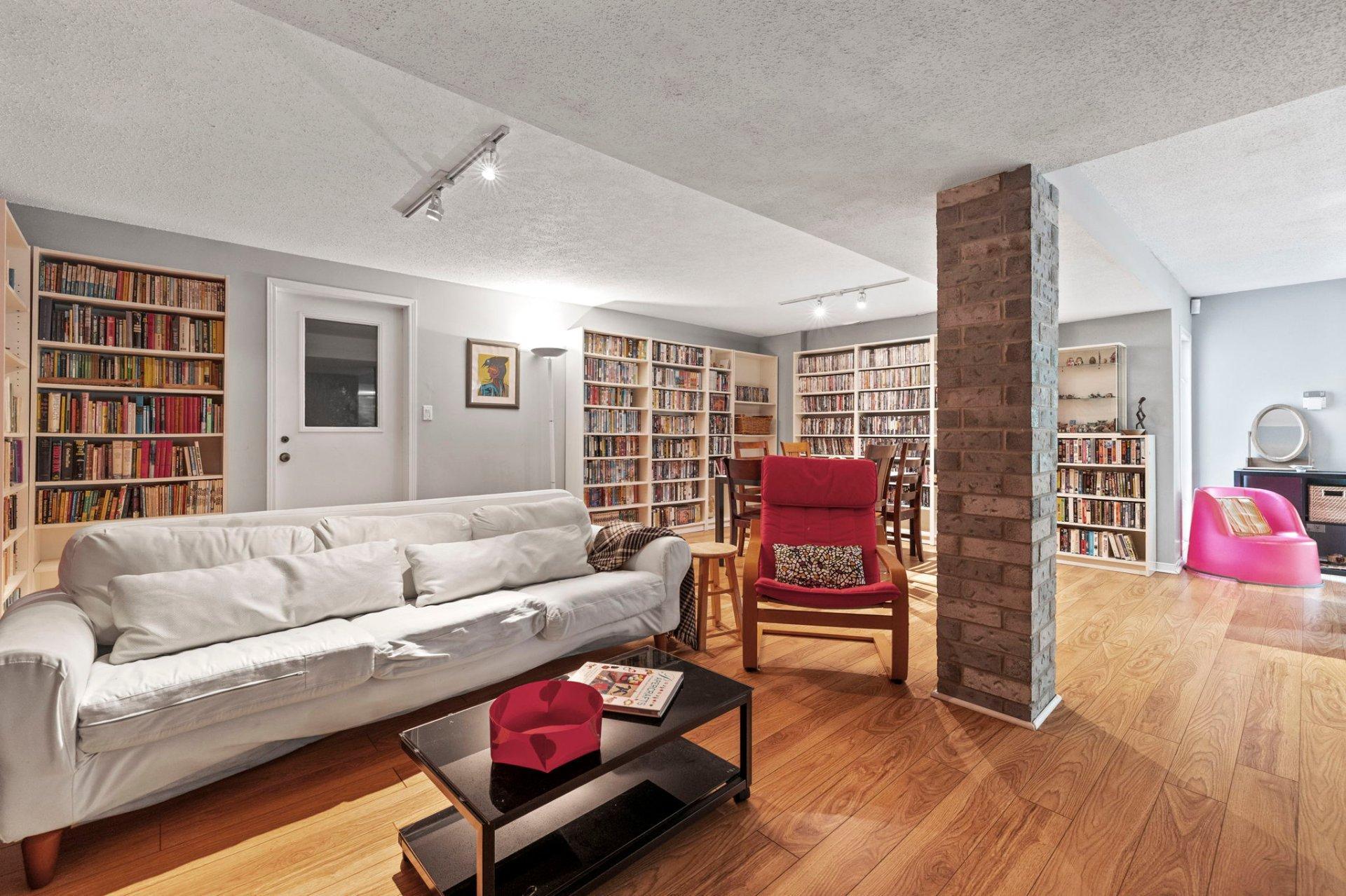 









32


Ch. Wallace

,
Chelsea,




QC
J9B1M6

