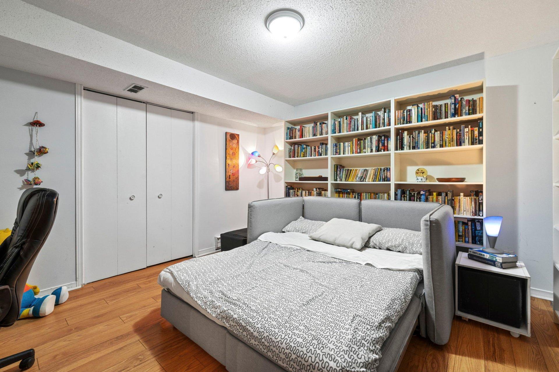 









32


Ch. Wallace

,
Chelsea,




QC
J9B1M6

