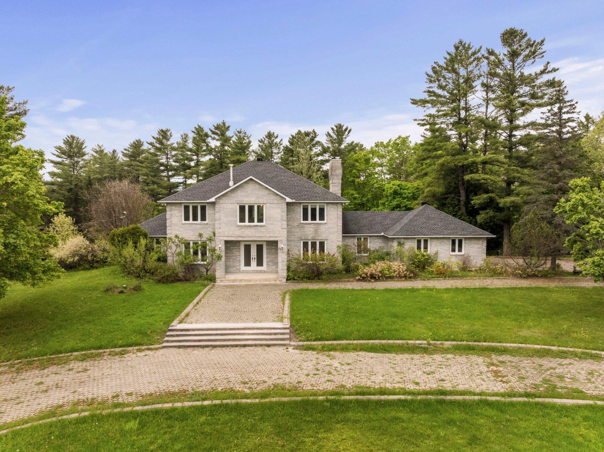 









32


Ch. Wallace

,
Chelsea,




QC
J9B1M6

