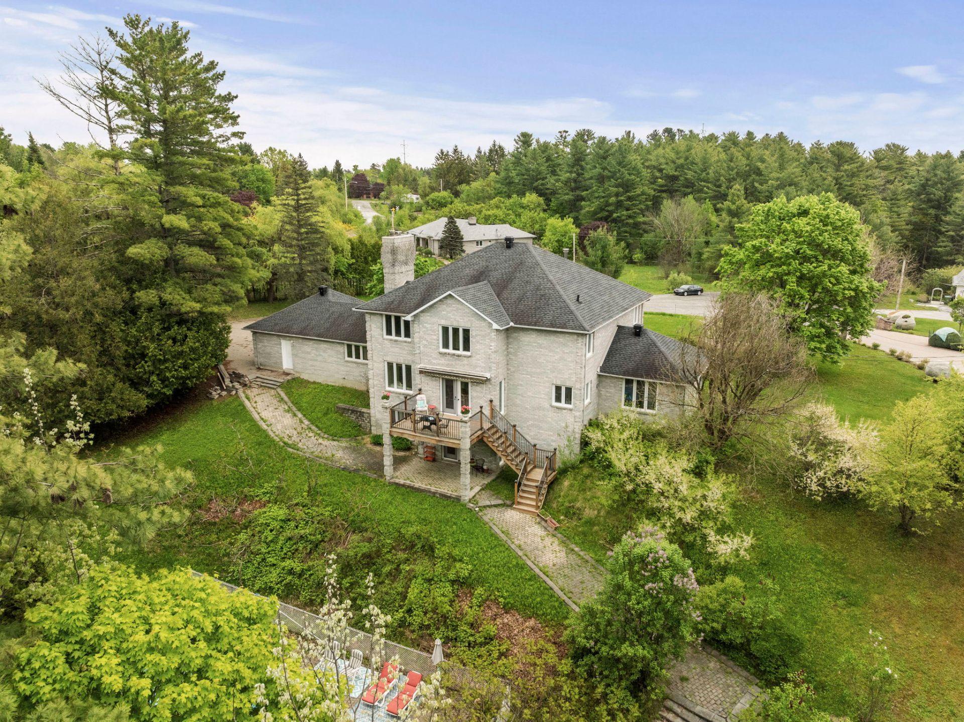 









32


Ch. Wallace

,
Chelsea,




QC
J9B1M6

