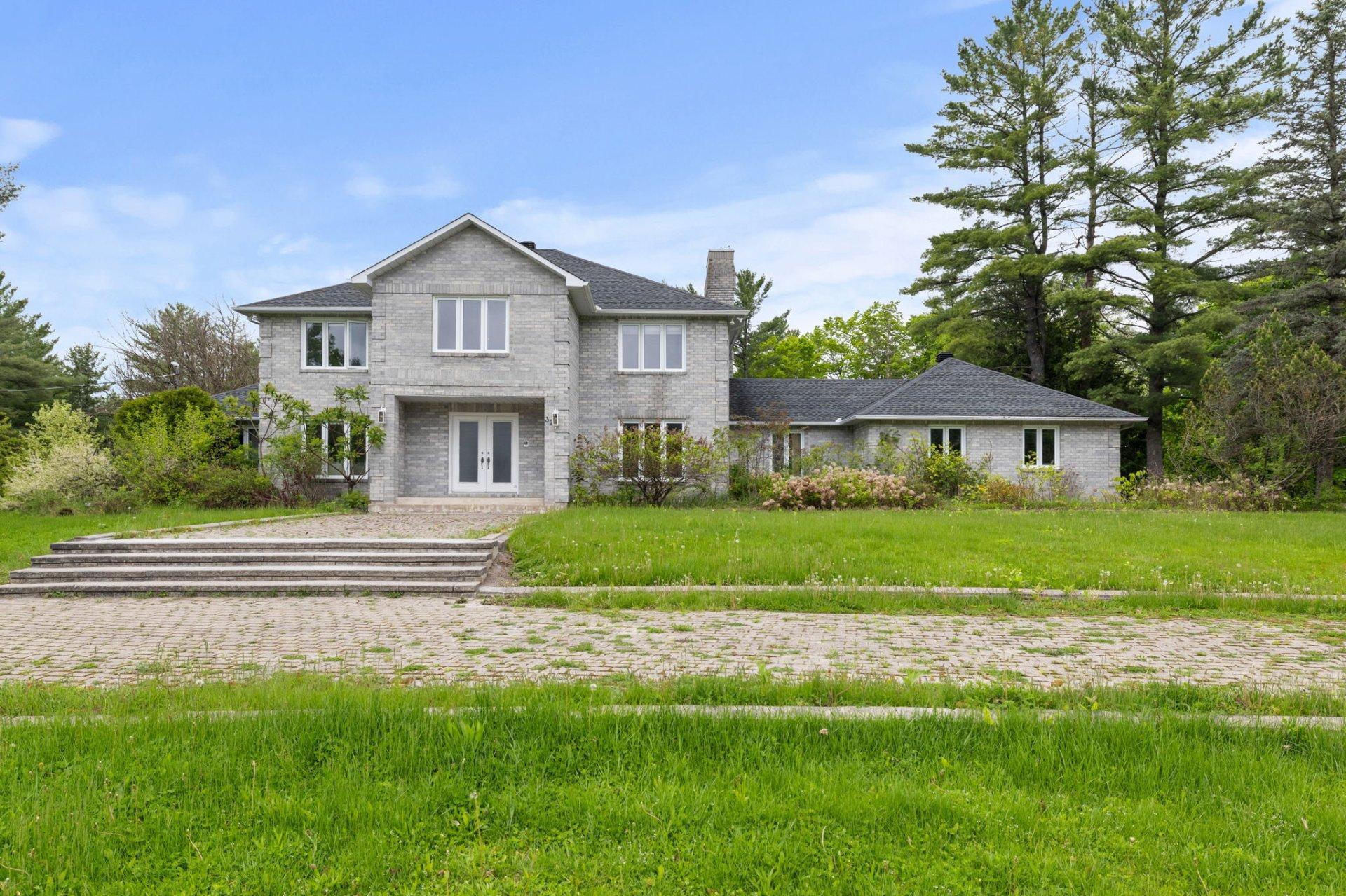 









32


Ch. Wallace

,
Chelsea,




QC
J9B1M6


