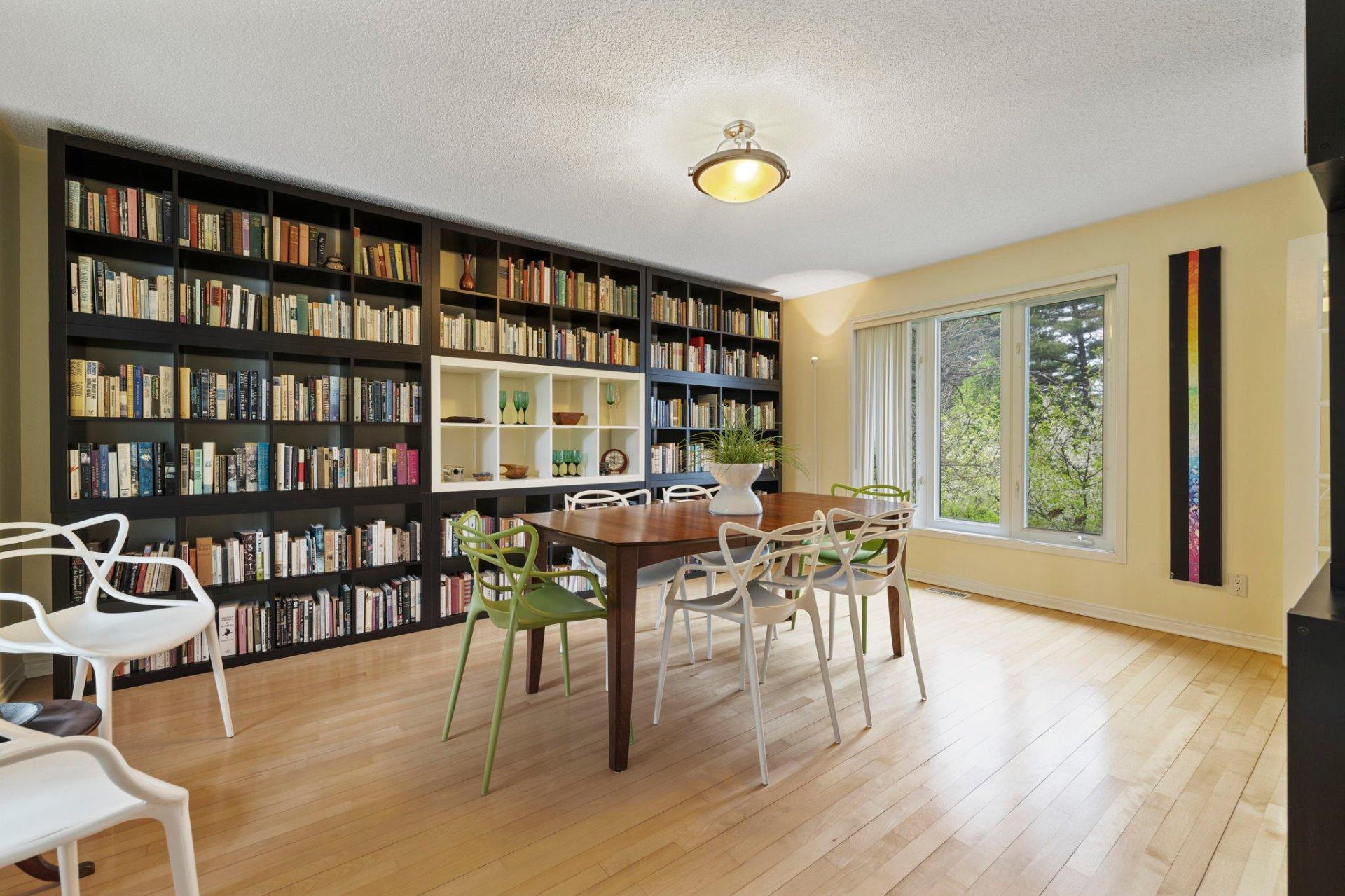 









32


Ch. Wallace

,
Chelsea,




QC
J9B1M6

