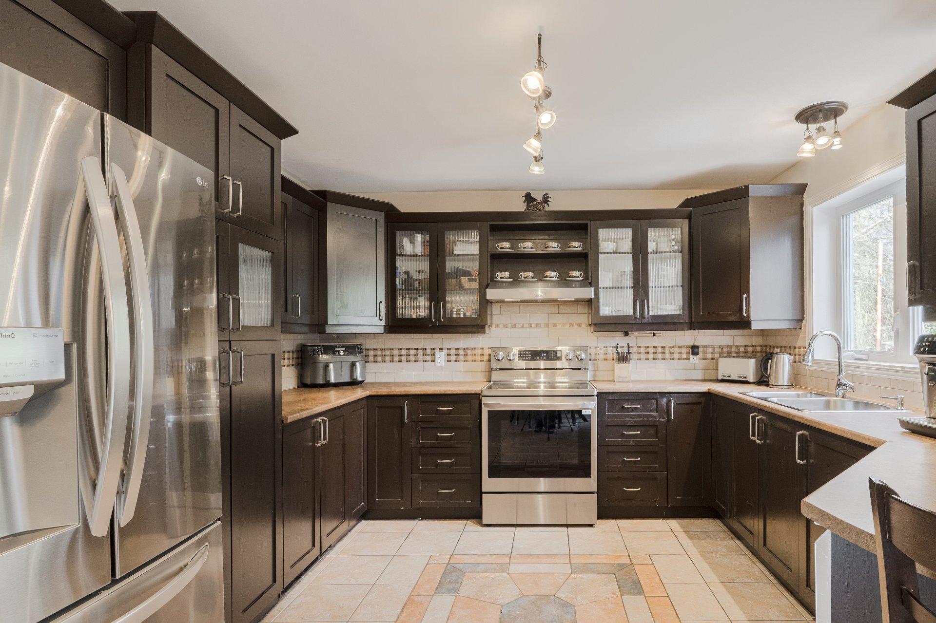 









60


Rue Raymond

,
Magog,




QC
J1X5S7

