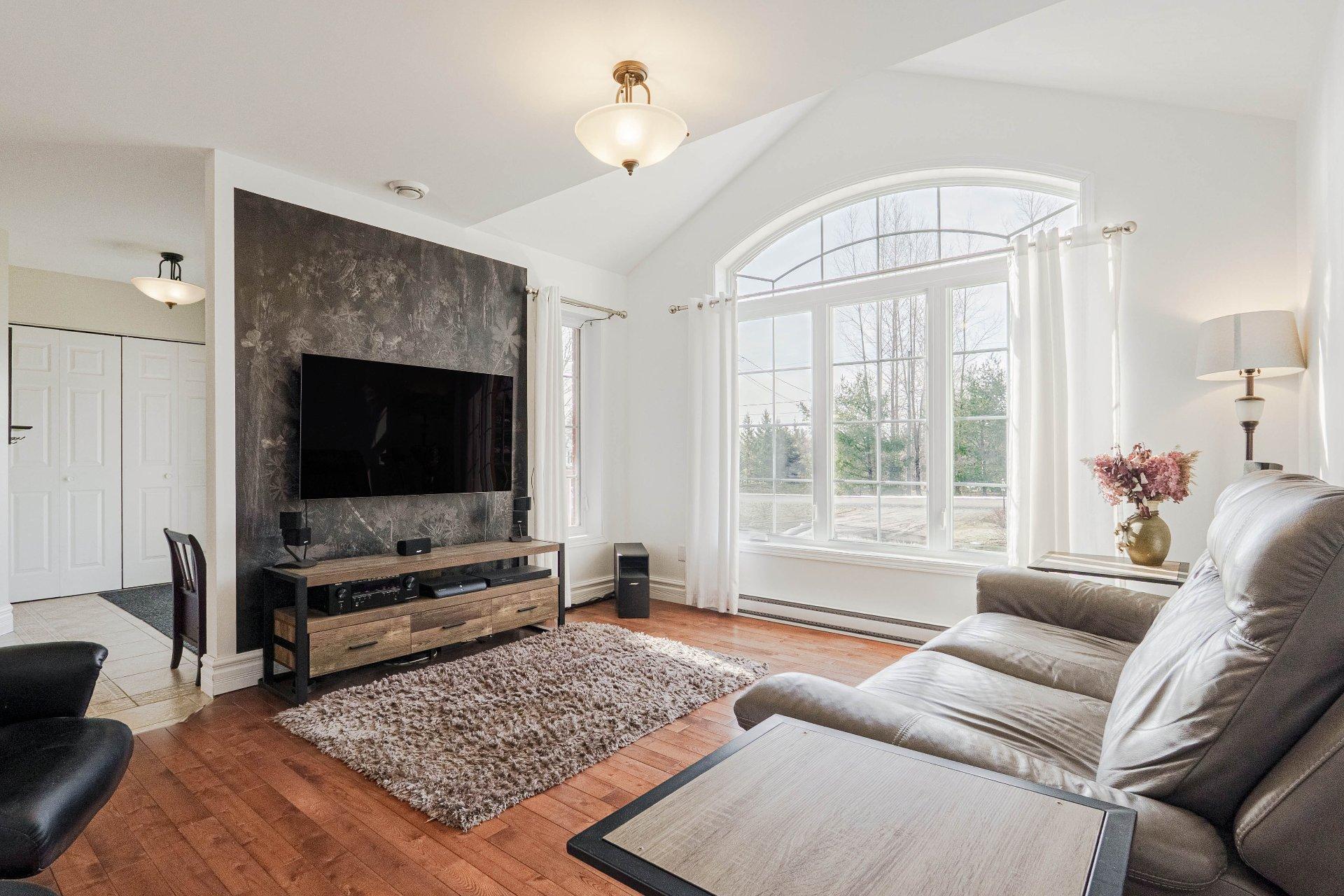 









60


Rue Raymond

,
Magog,




QC
J1X5S7


