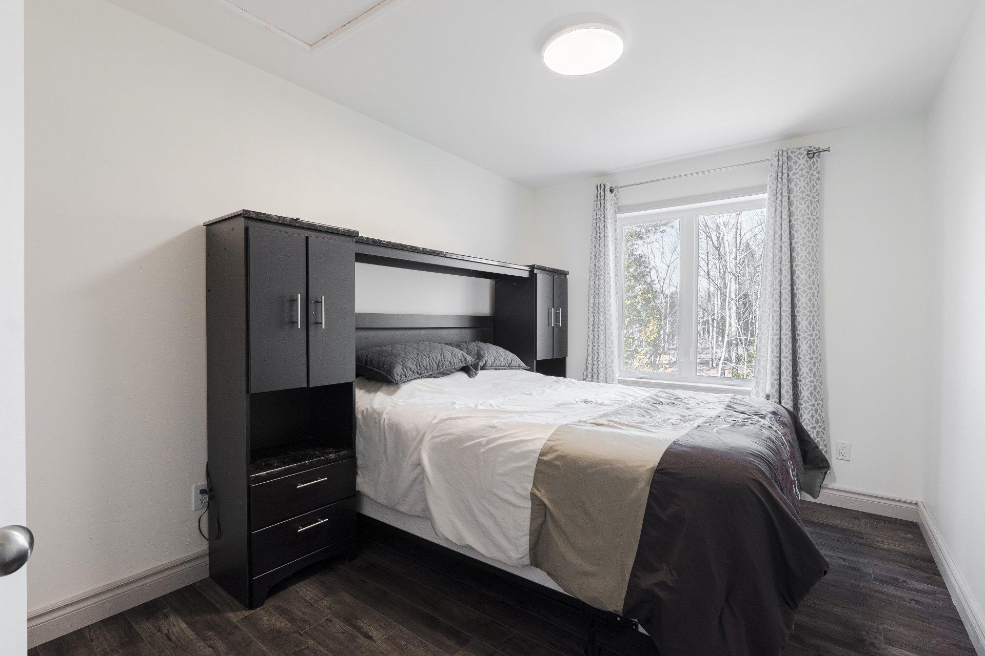 









60


Rue Raymond

,
Magog,




QC
J1X5S7

