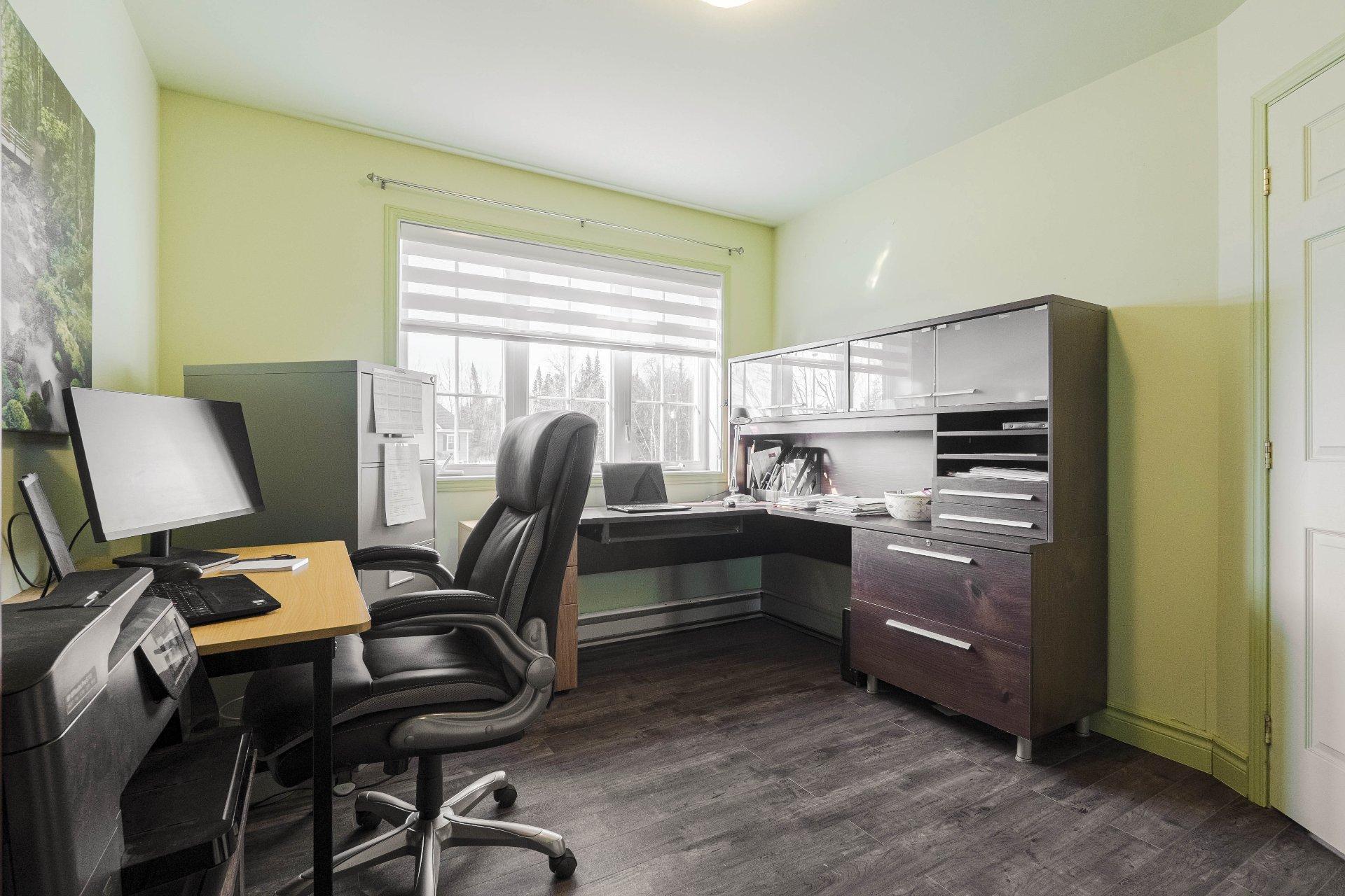 









60


Rue Raymond

,
Magog,




QC
J1X5S7

