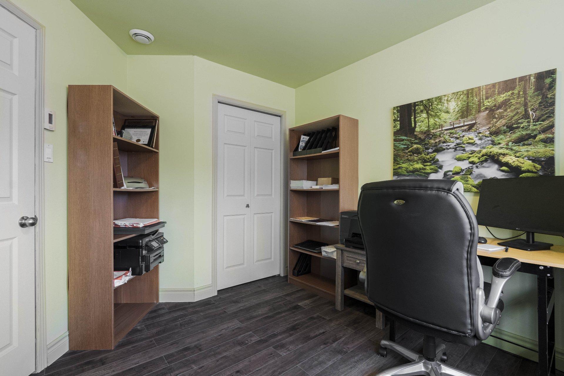 









60


Rue Raymond

,
Magog,




QC
J1X5S7

