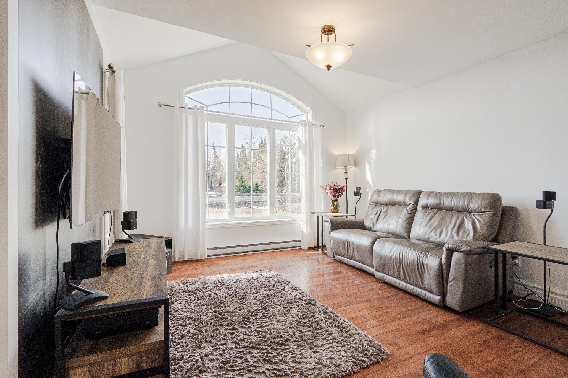 









60


Rue Raymond

,
Magog,




QC
J1X5S7


