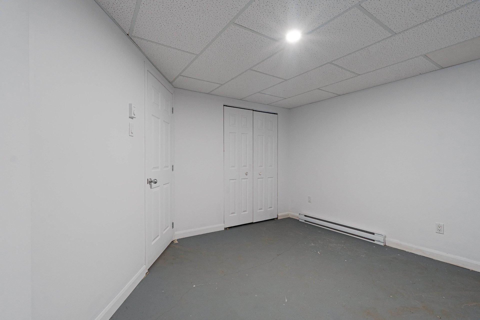 









60


Rue Raymond

,
Magog,




QC
J1X5S7

