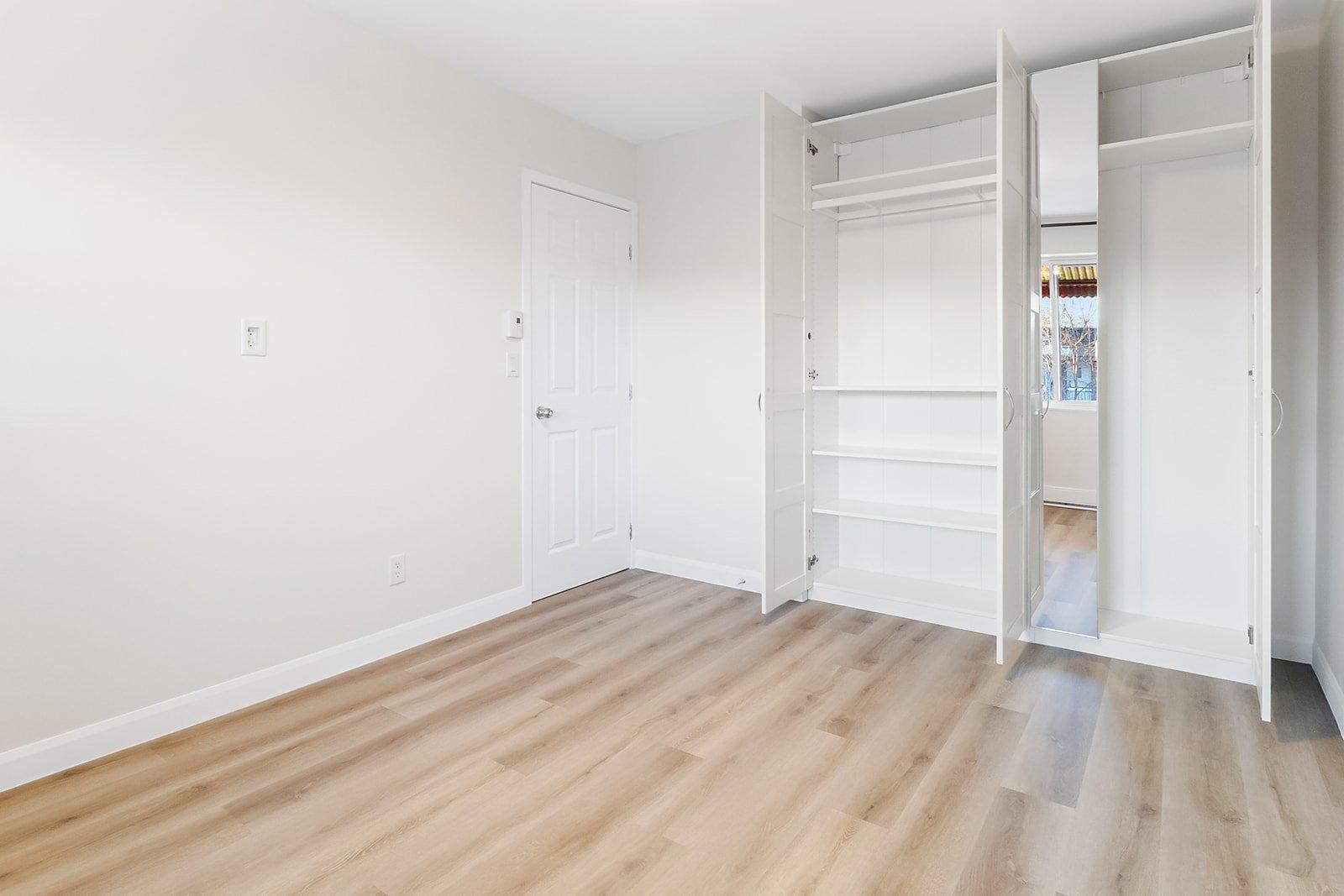 









2635

 - 2639


Rue Raudot

,
Montréal (Le Sud-Ouest),




QC
H4E2P6

