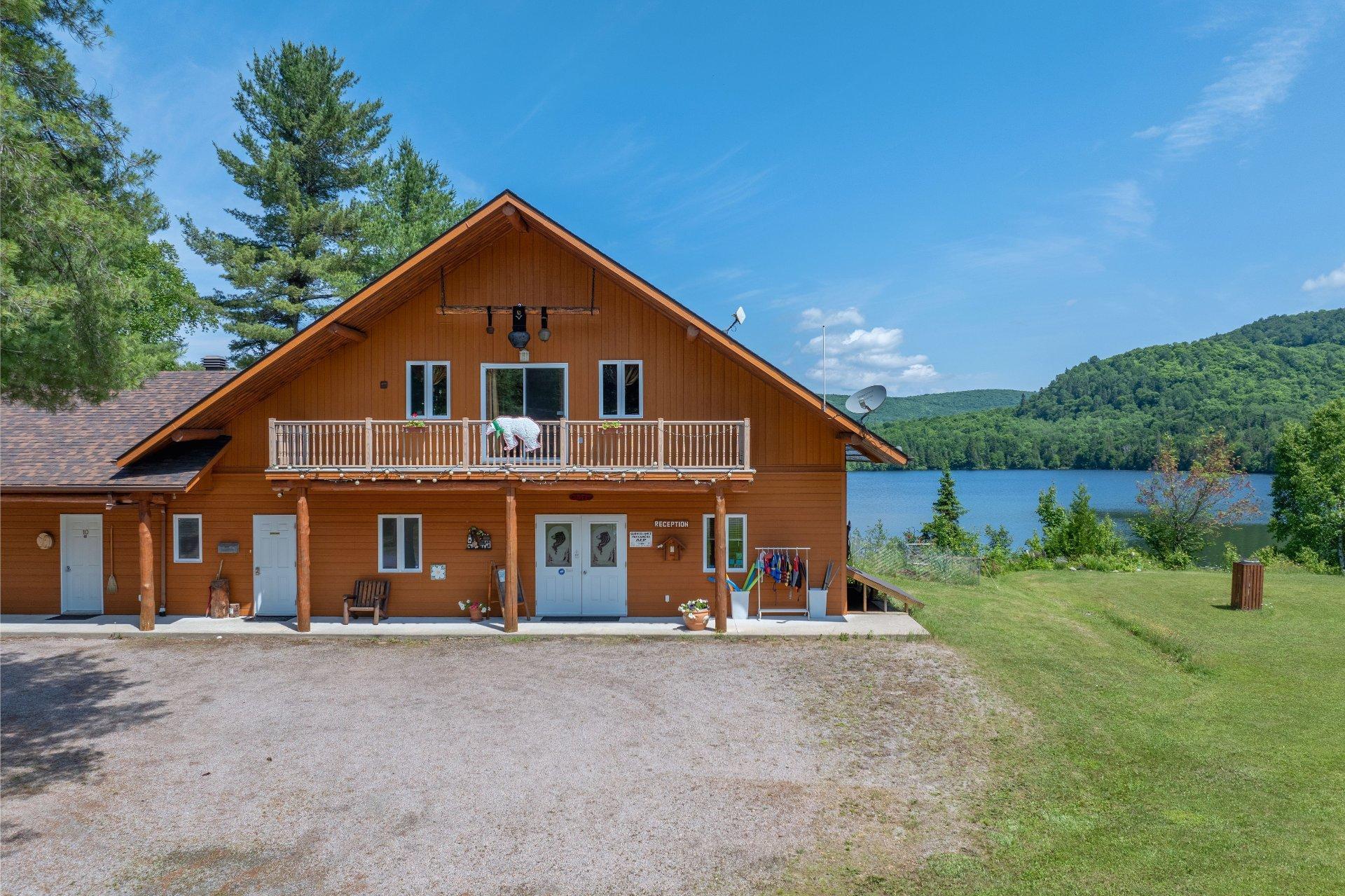 









19Z


Ch. de la Presqu'île

,
Lac-Saguay,




QC
J0W1L0

