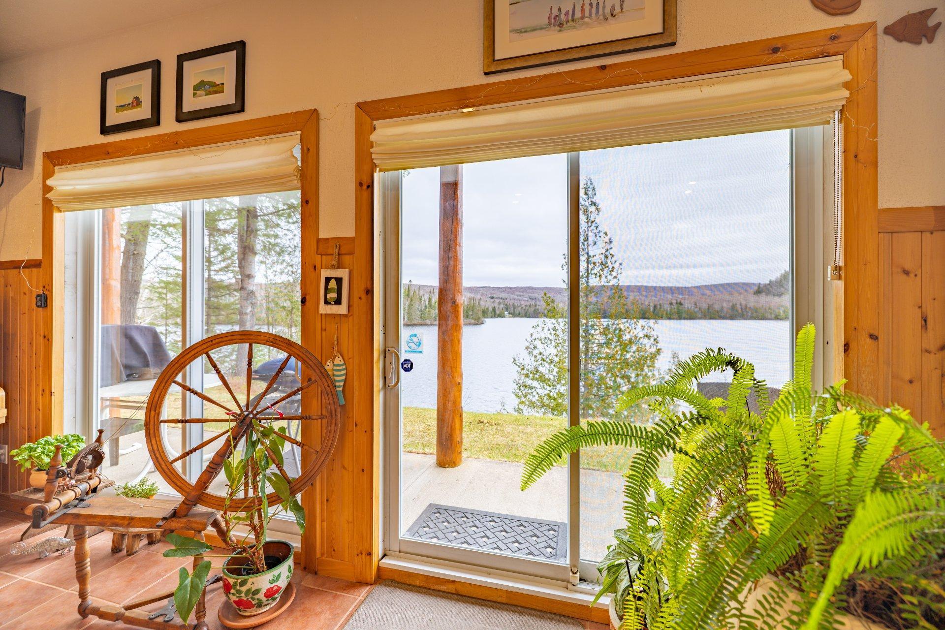 









19Z


Ch. de la Presqu'île

,
Lac-Saguay,




QC
J0W1L0

