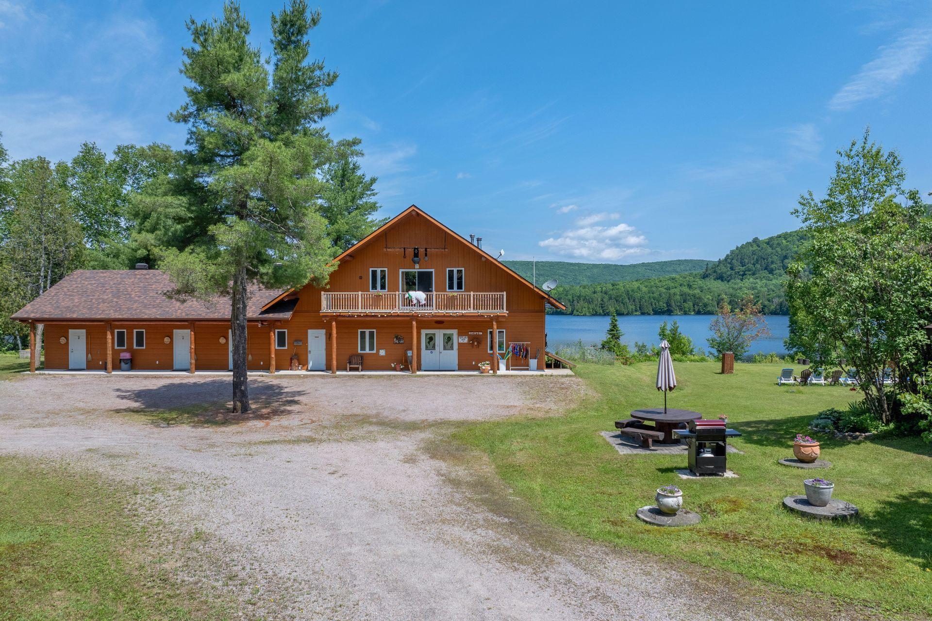 









19Z


Ch. de la Presqu'île

,
Lac-Saguay,




QC
J0W1L0

