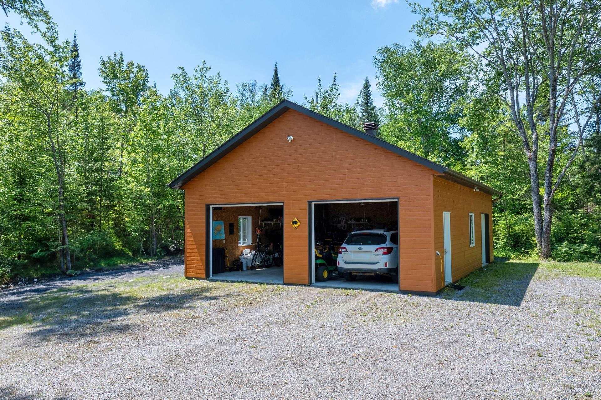 









19Z


Ch. de la Presqu'île

,
Lac-Saguay,




QC
J0W1L0

