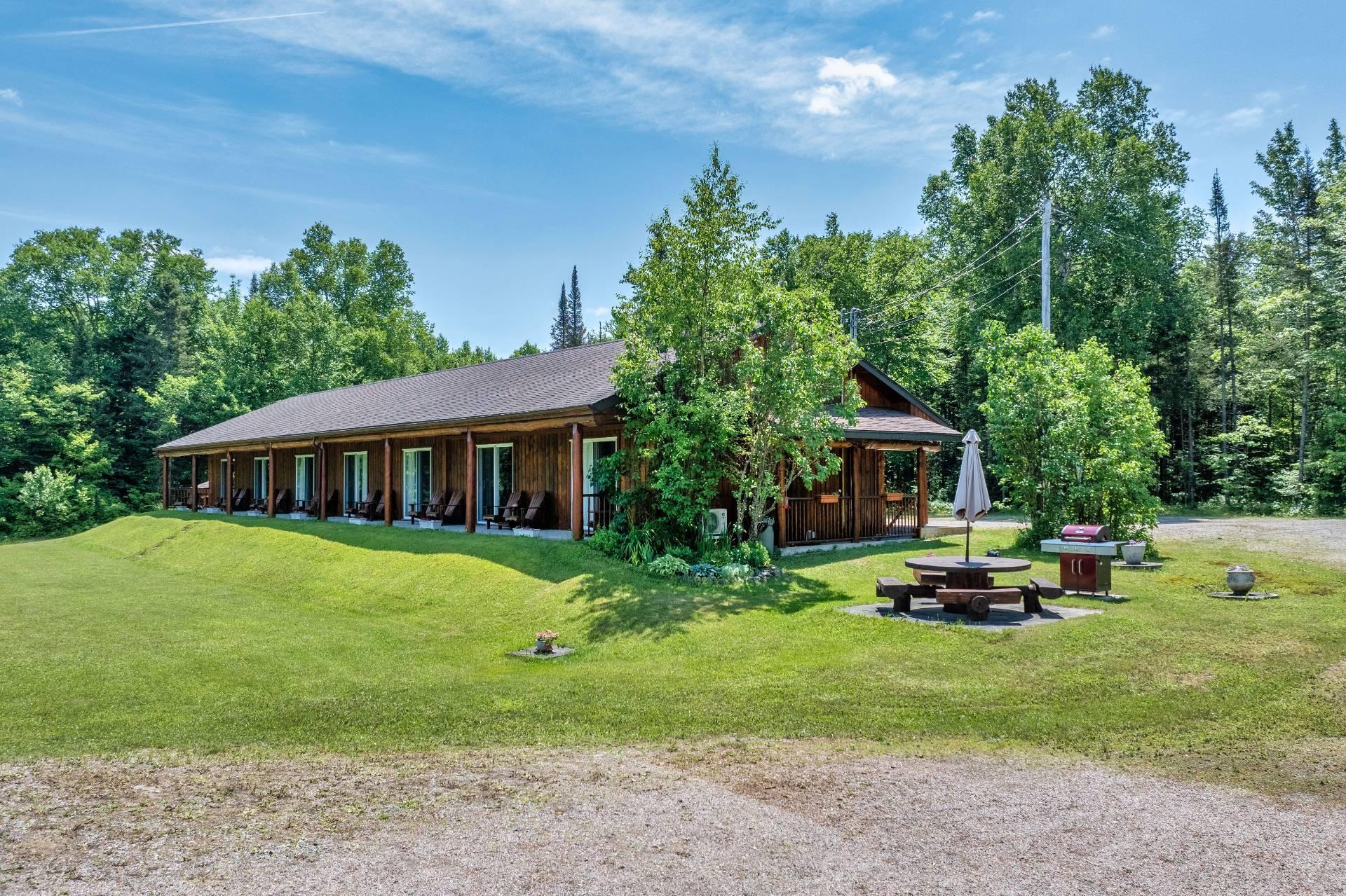 









19Z


Ch. de la Presqu'île

,
Lac-Saguay,




QC
J0W1L0

