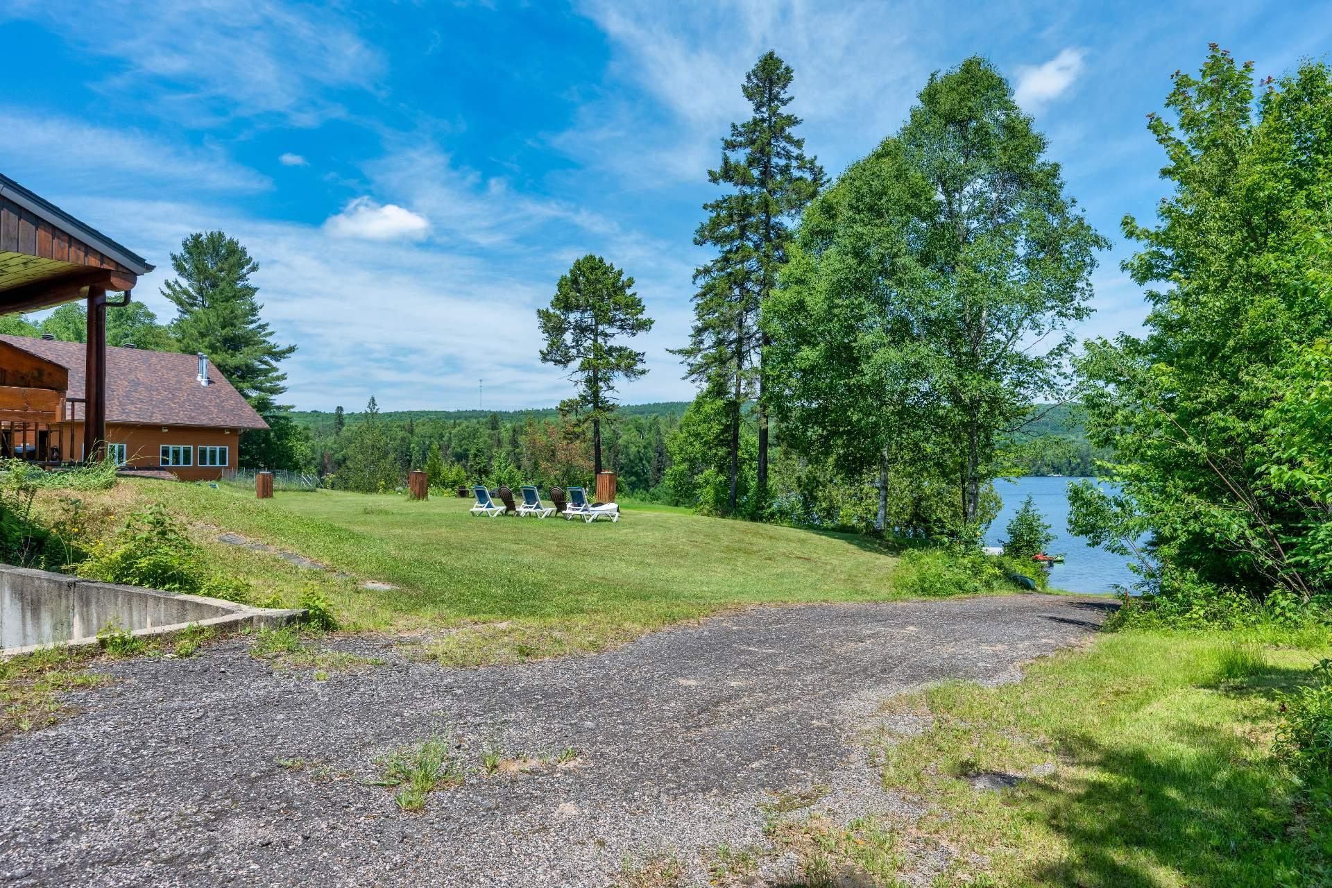 









19Z


Ch. de la Presqu'île

,
Lac-Saguay,




QC
J0W1L0


