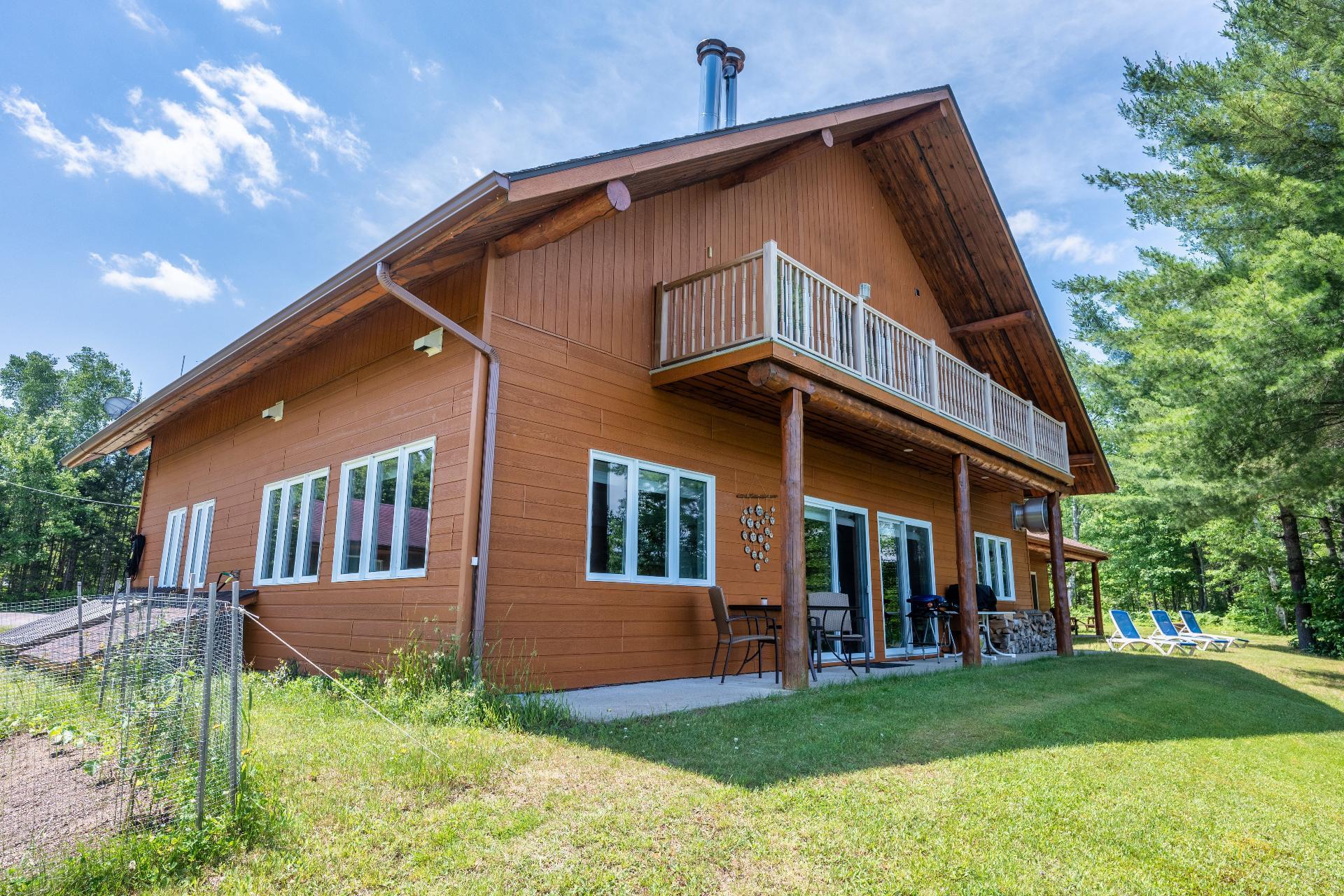 









19Z


Ch. de la Presqu'île

,
Lac-Saguay,




QC
J0W1L0

