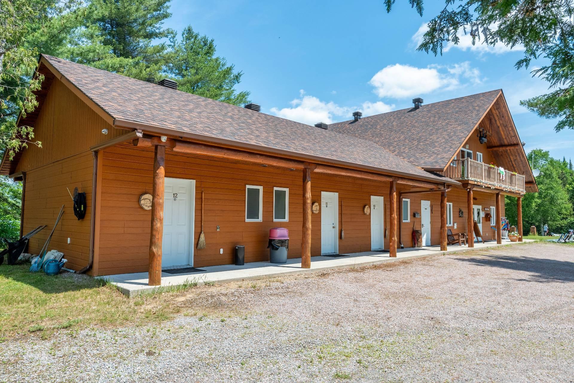 









19Z


Ch. de la Presqu'île

,
Lac-Saguay,




QC
J0W1L0

