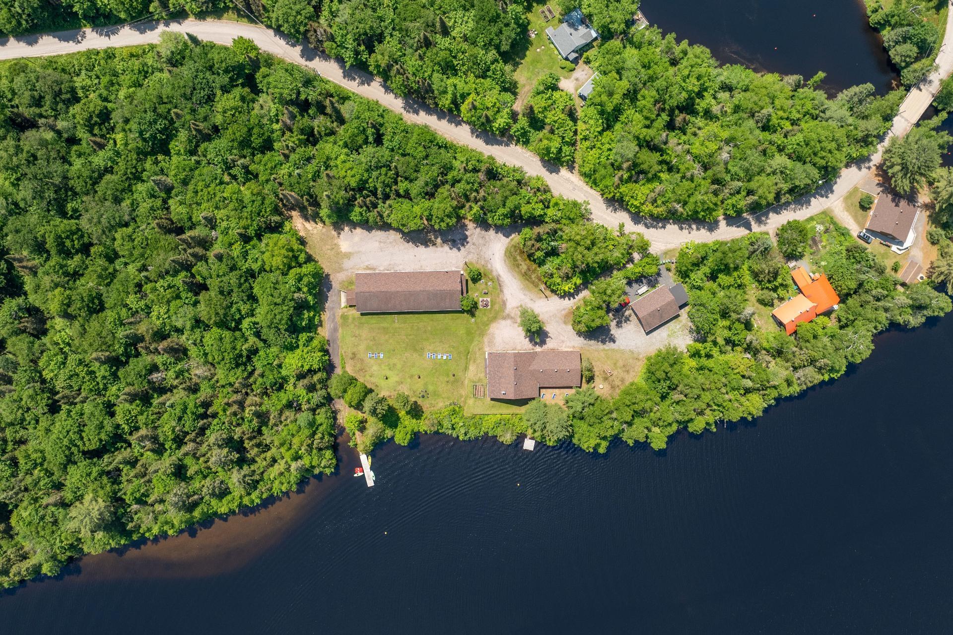 









19Z


Ch. de la Presqu'île

,
Lac-Saguay,




QC
J0W1L0

