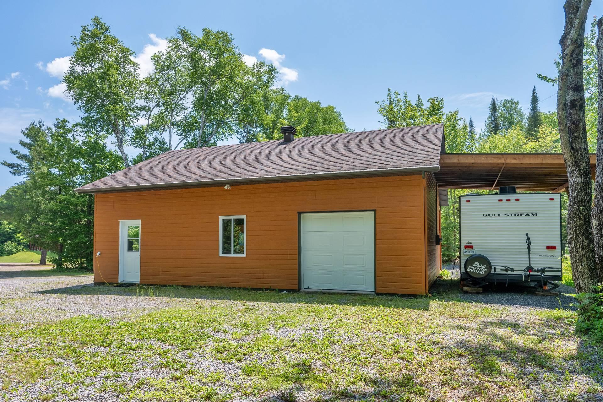 









19Z


Ch. de la Presqu'île

,
Lac-Saguay,




QC
J0W1L0

