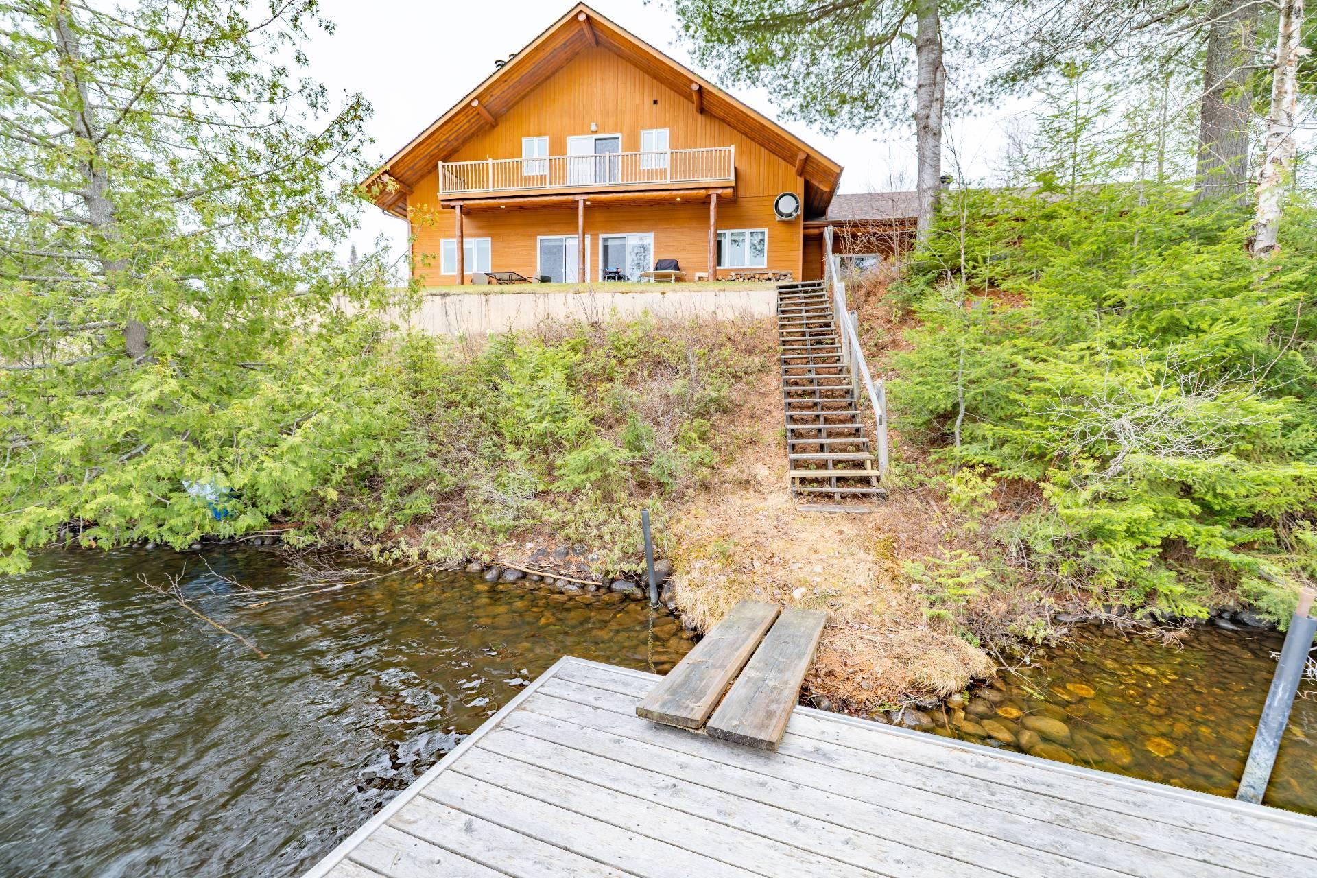 









19Z


Ch. de la Presqu'île

,
Lac-Saguay,




QC
J0W1L0

