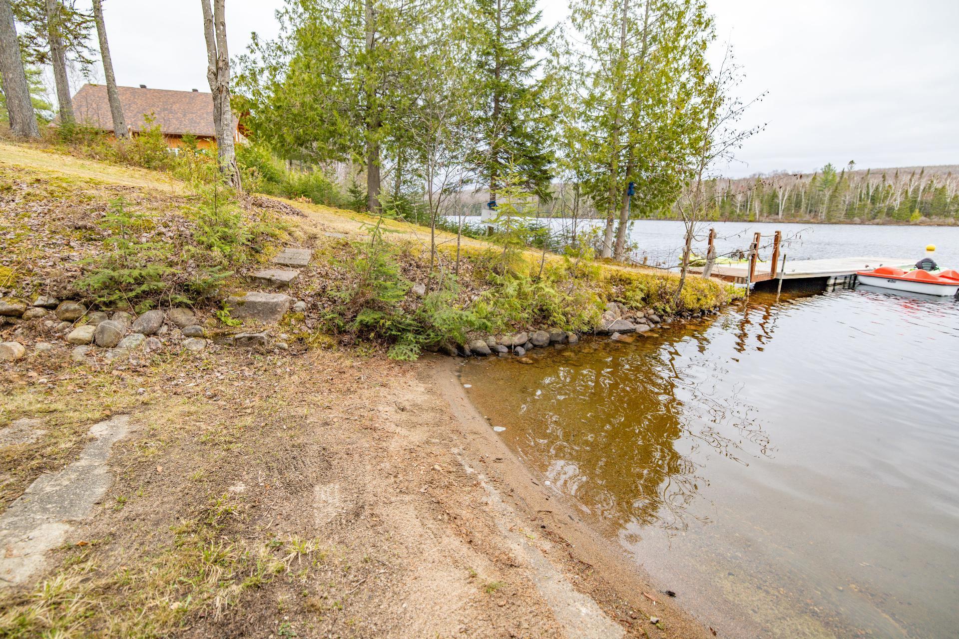 









19Z


Ch. de la Presqu'île

,
Lac-Saguay,




QC
J0W1L0

