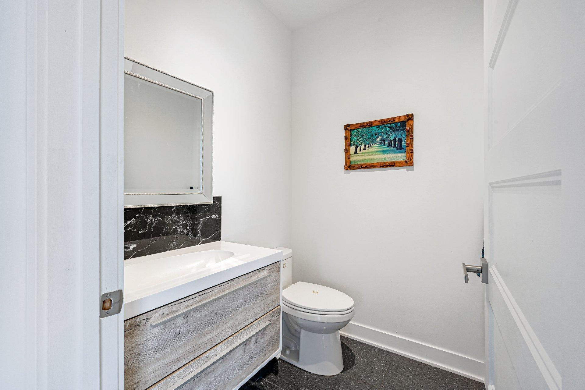 









288


Rue Chambly

,
Longueuil (Greenfield Park),




QC
J4V2E7

