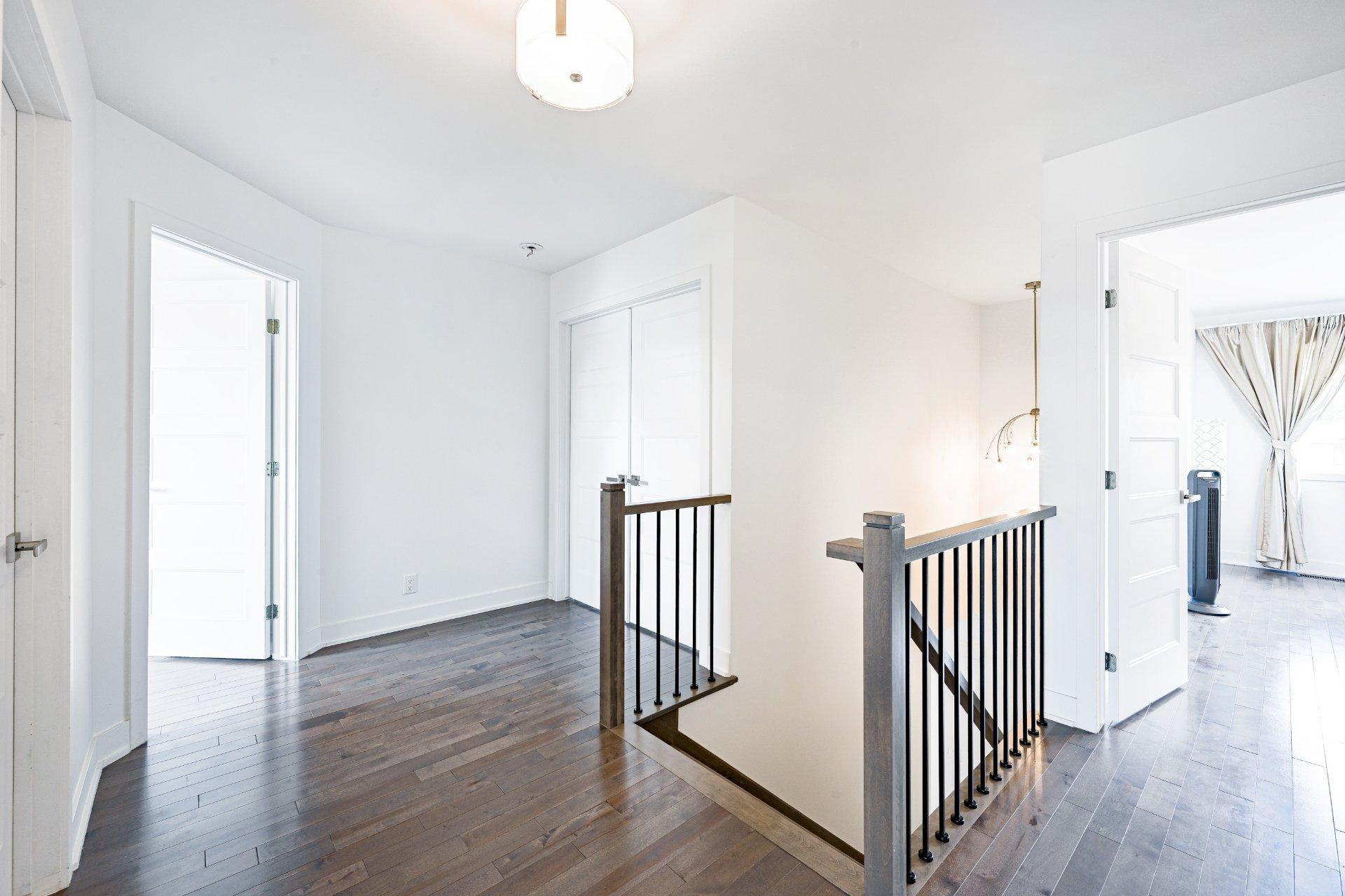 









288


Rue Chambly

,
Longueuil (Greenfield Park),




QC
J4V2E7

