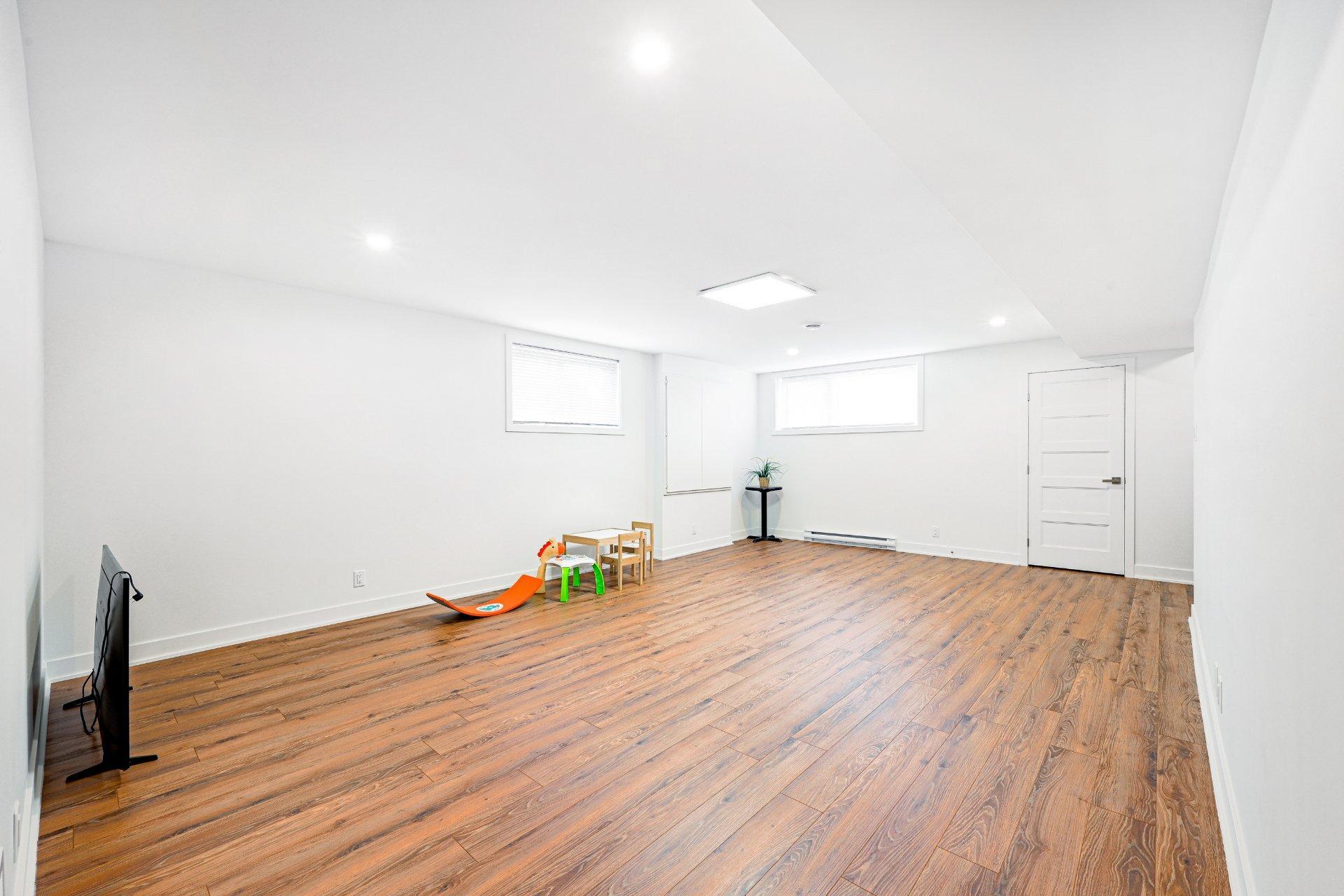 









288


Rue Chambly

,
Longueuil (Greenfield Park),




QC
J4V2E7

