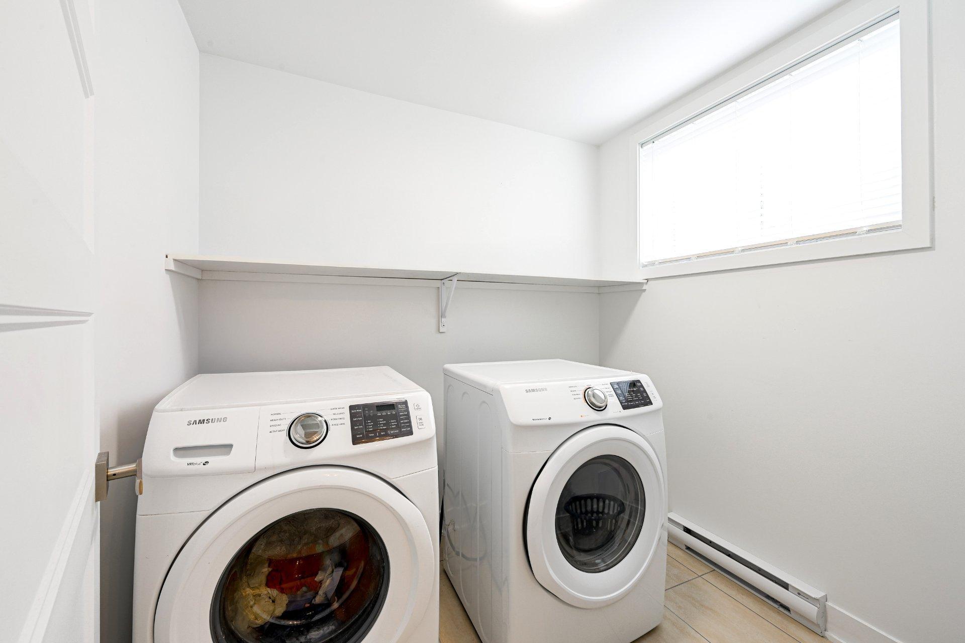 









288


Rue Chambly

,
Longueuil (Greenfield Park),




QC
J4V2E7

