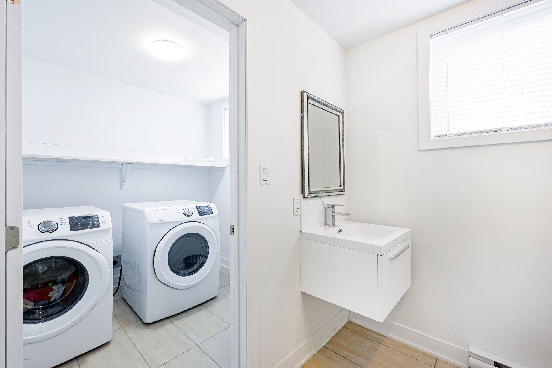 









288


Rue Chambly

,
Longueuil (Greenfield Park),




QC
J4V2E7

