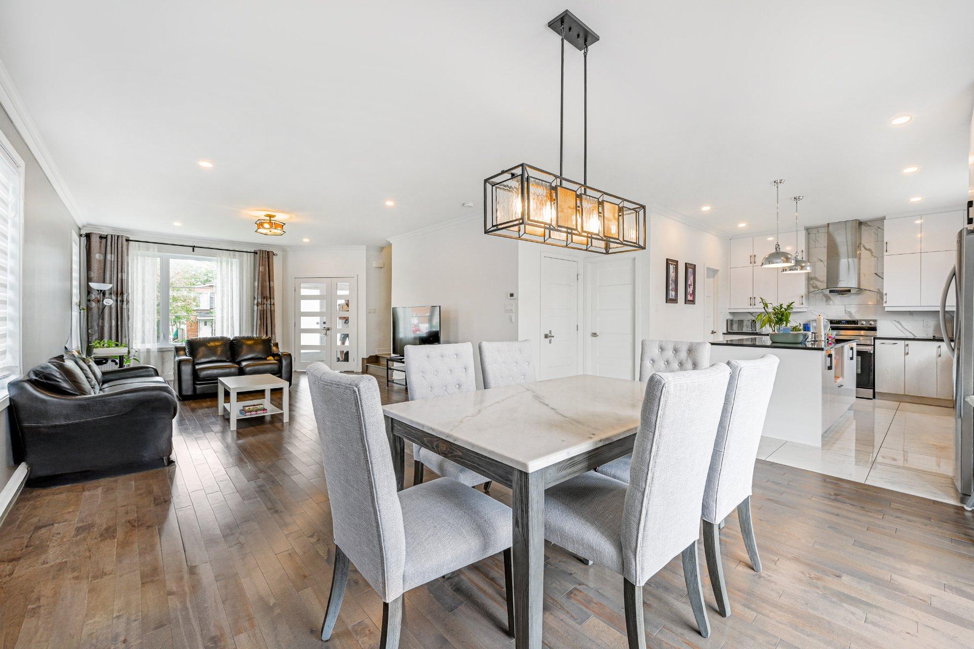 









288


Rue Chambly

,
Longueuil (Greenfield Park),




QC
J4V2E7

